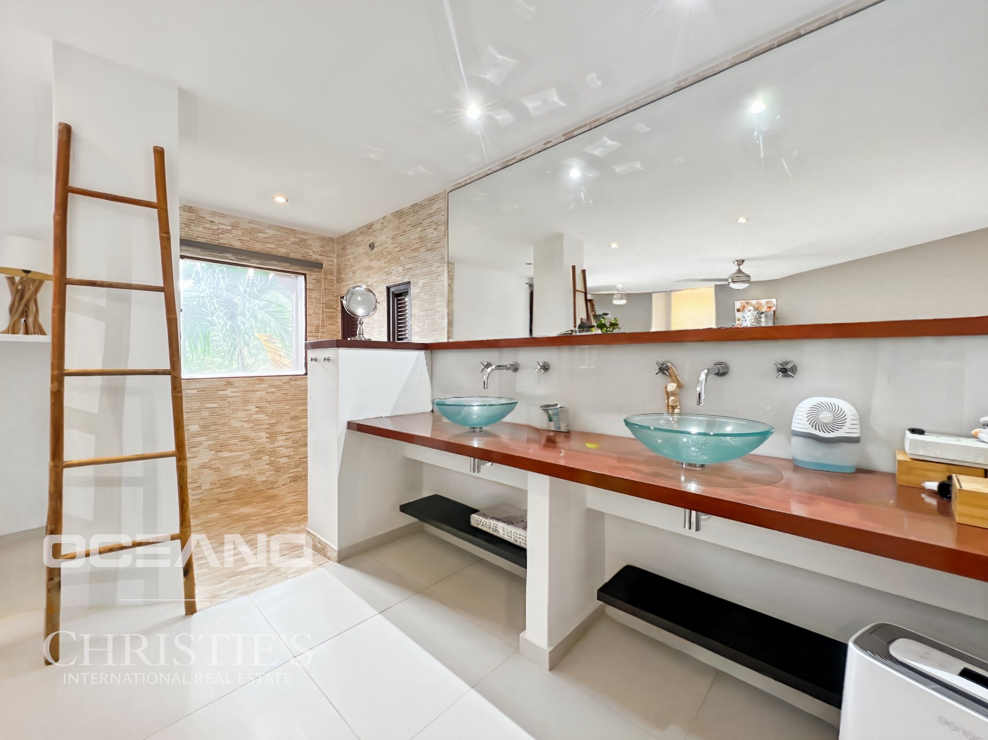 Almond Grove Villa – Ocean and Hillside Views – OCEANO Christie’s International Real Estate