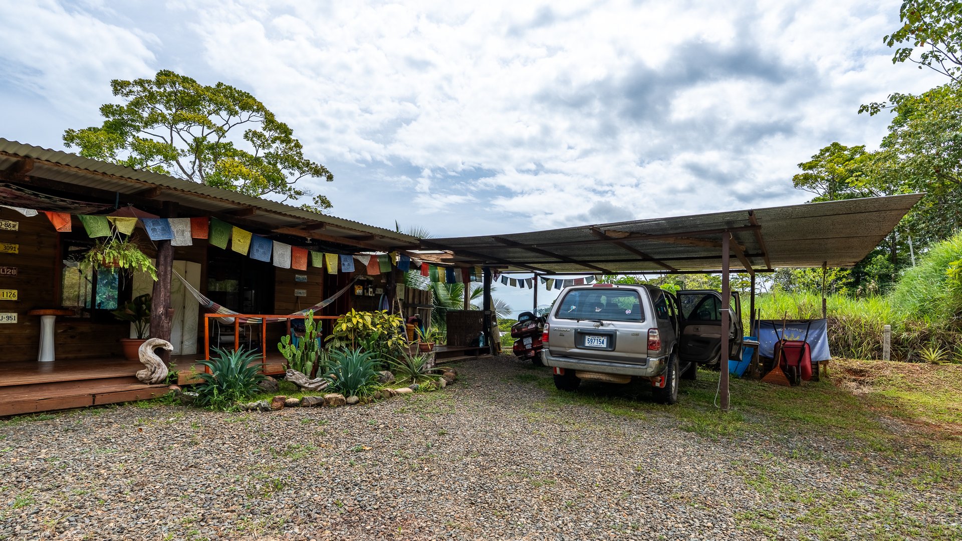 Mountain Home with Guest Cabin & Additional Building Site Near Nauyaca Waterfalls