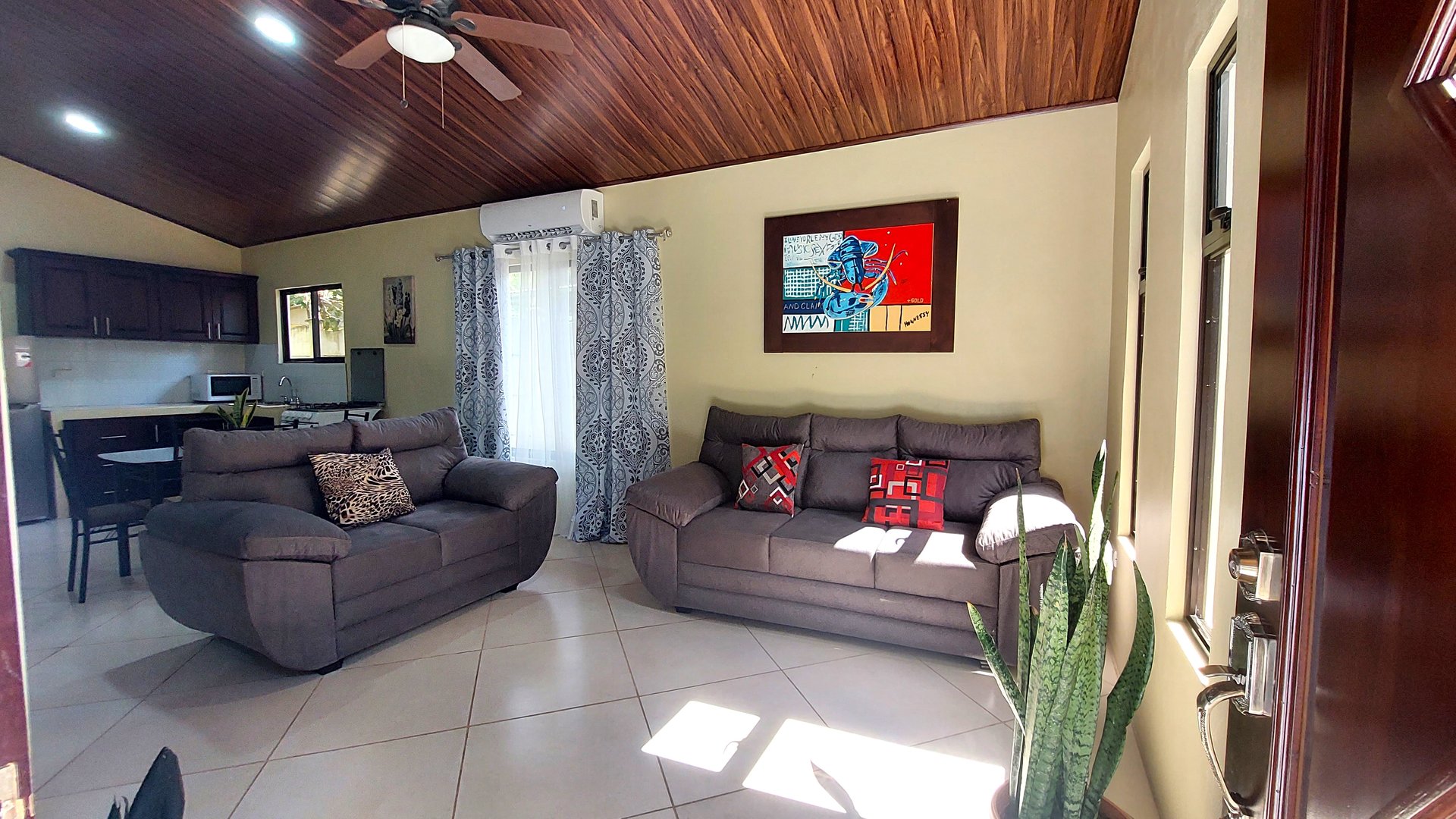 Affordable Home in Hatillo – Just 5 Minutes from Playa Dominical & Playa Linda