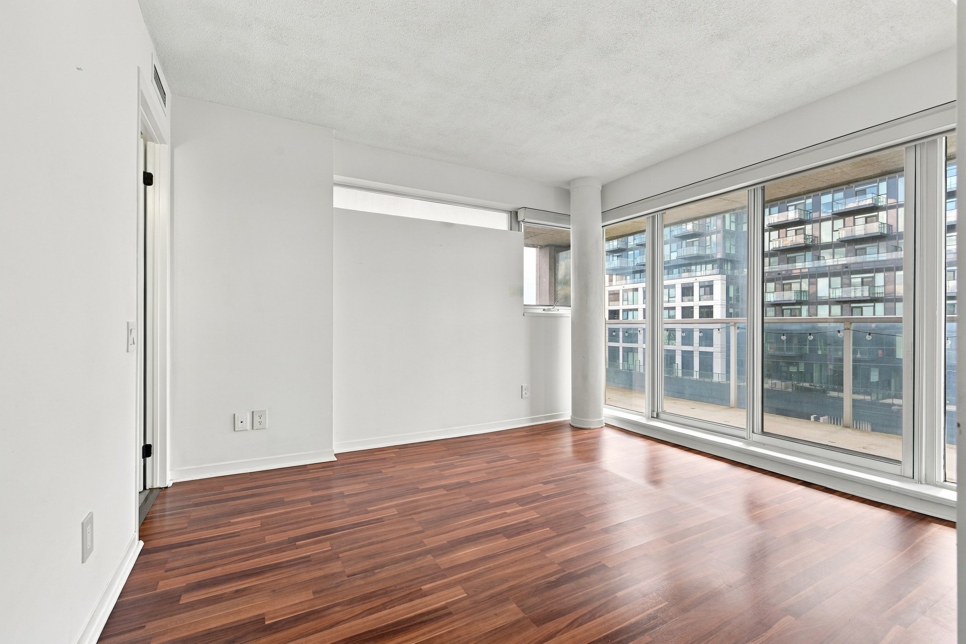 Immaculate 2 Bedroom Corner Unit