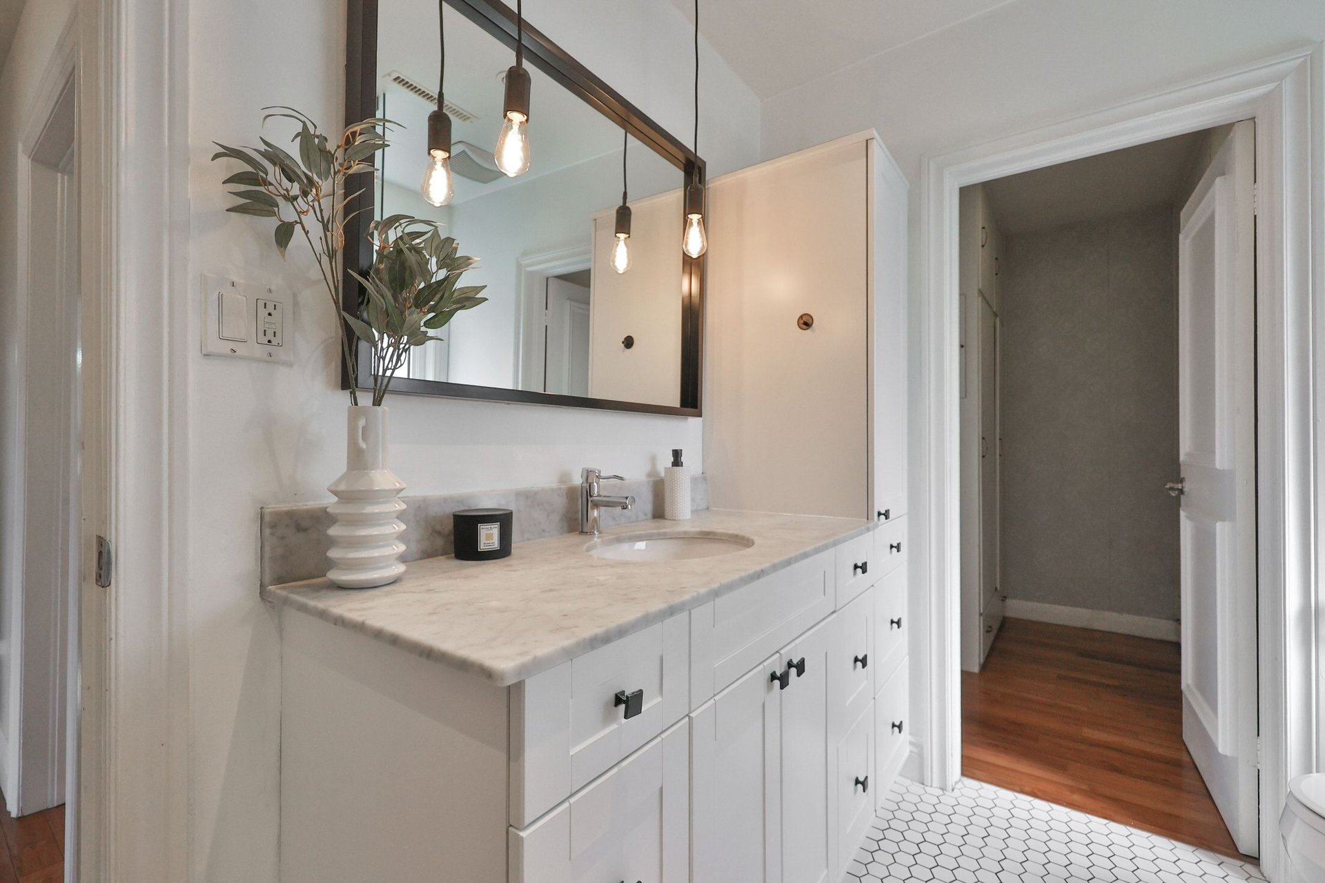 1439 Larchview Trail