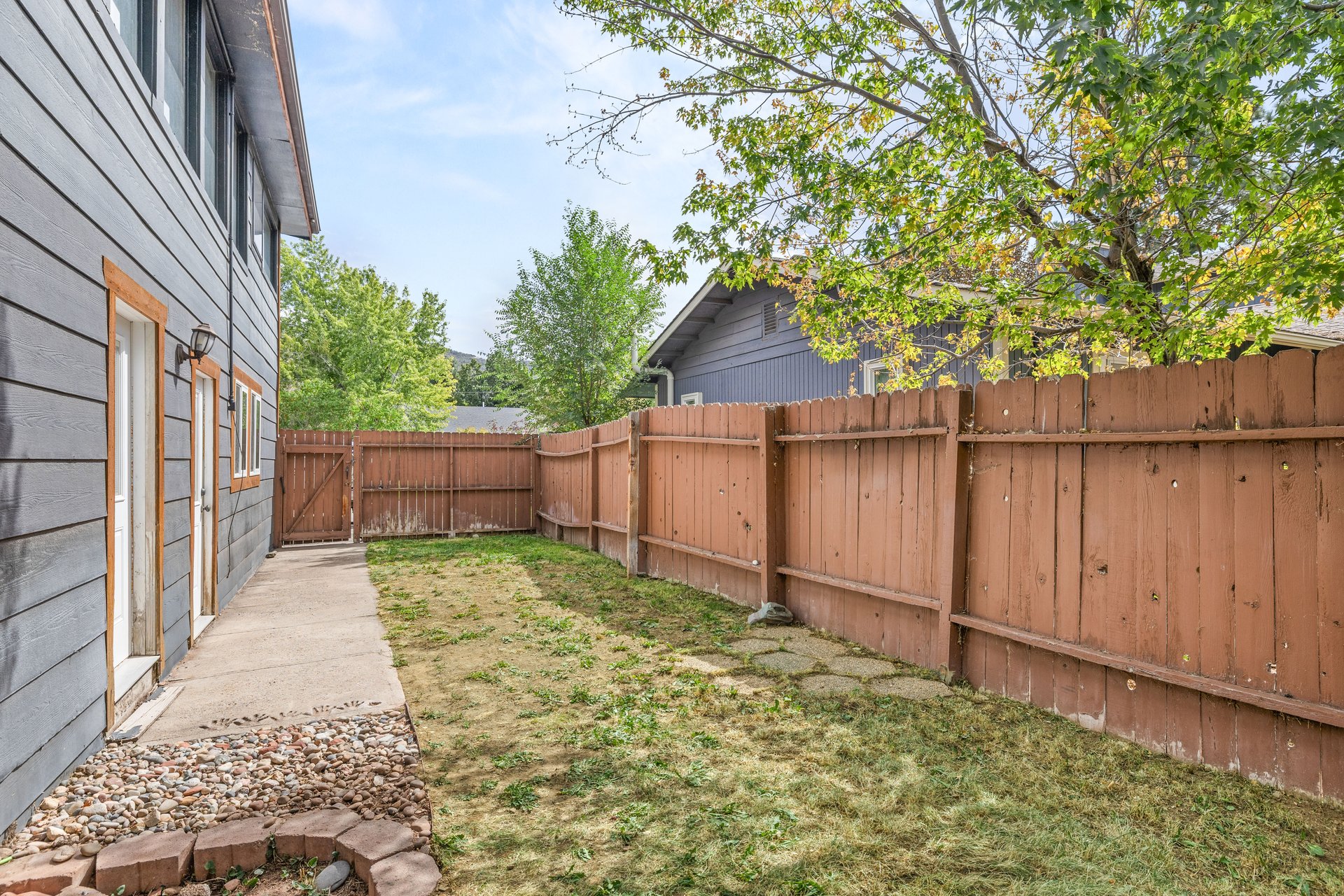 Spacious Mid-Valley Residence Near Crown Mountain Park