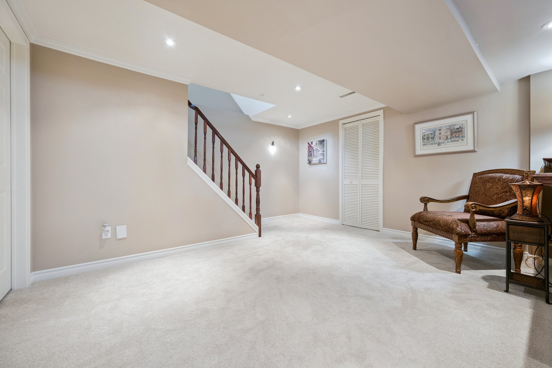 250 Mccraney Street W