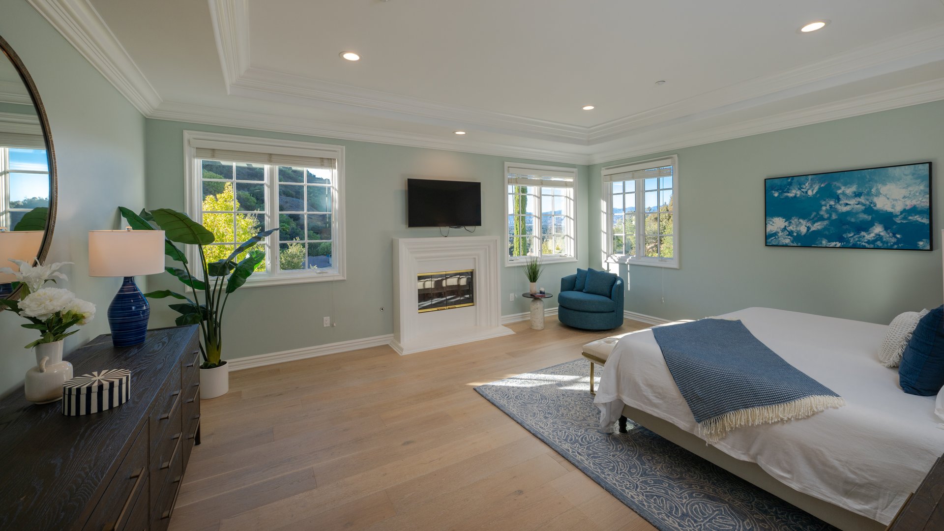 3686 Benedict Canyon Ln, Sherman Oaks 