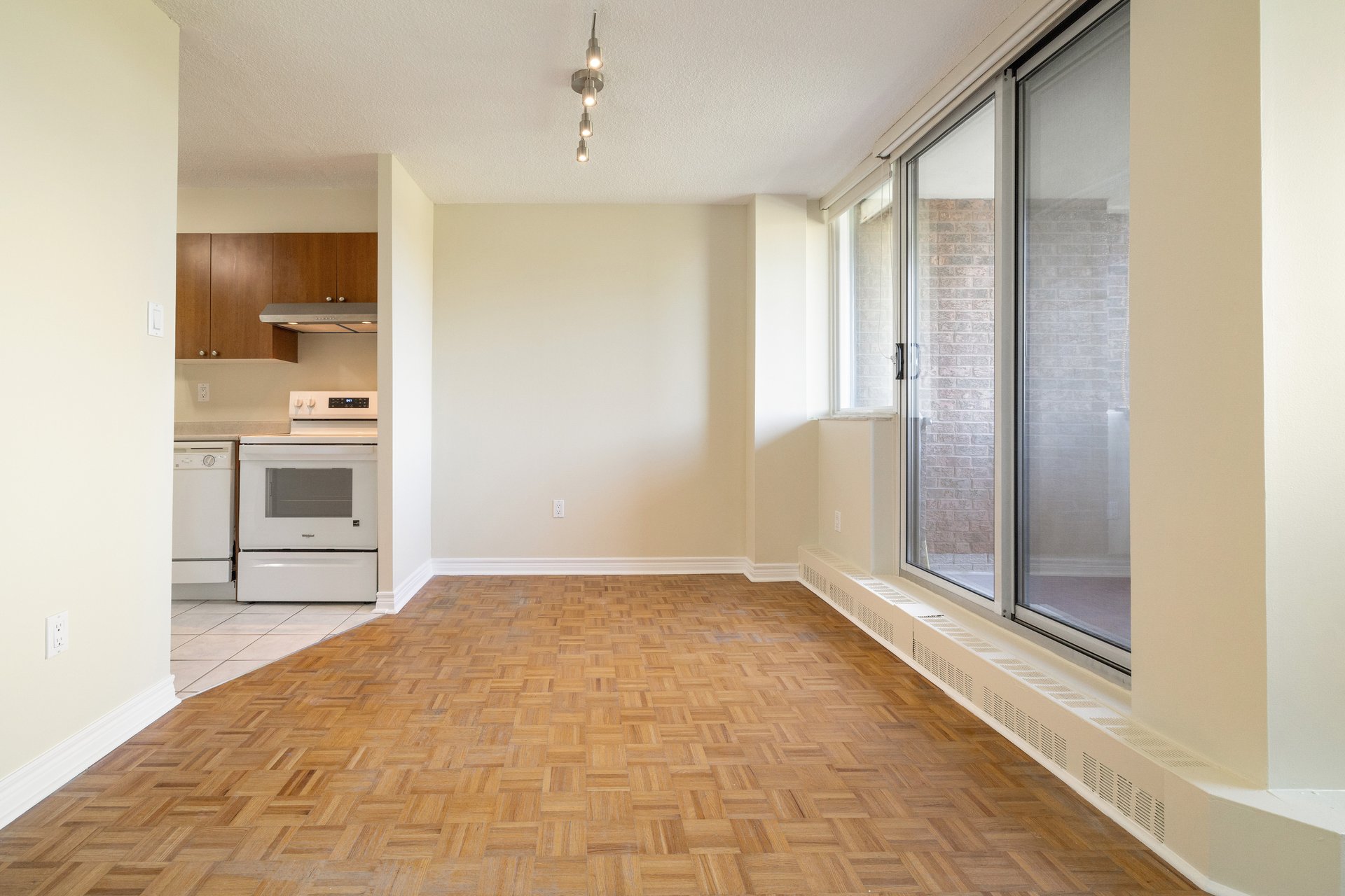 Bright and spacious studio apartment in great location