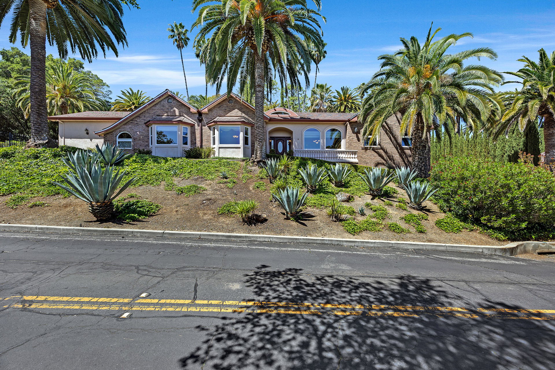 Castlewood Executive Home For Lease