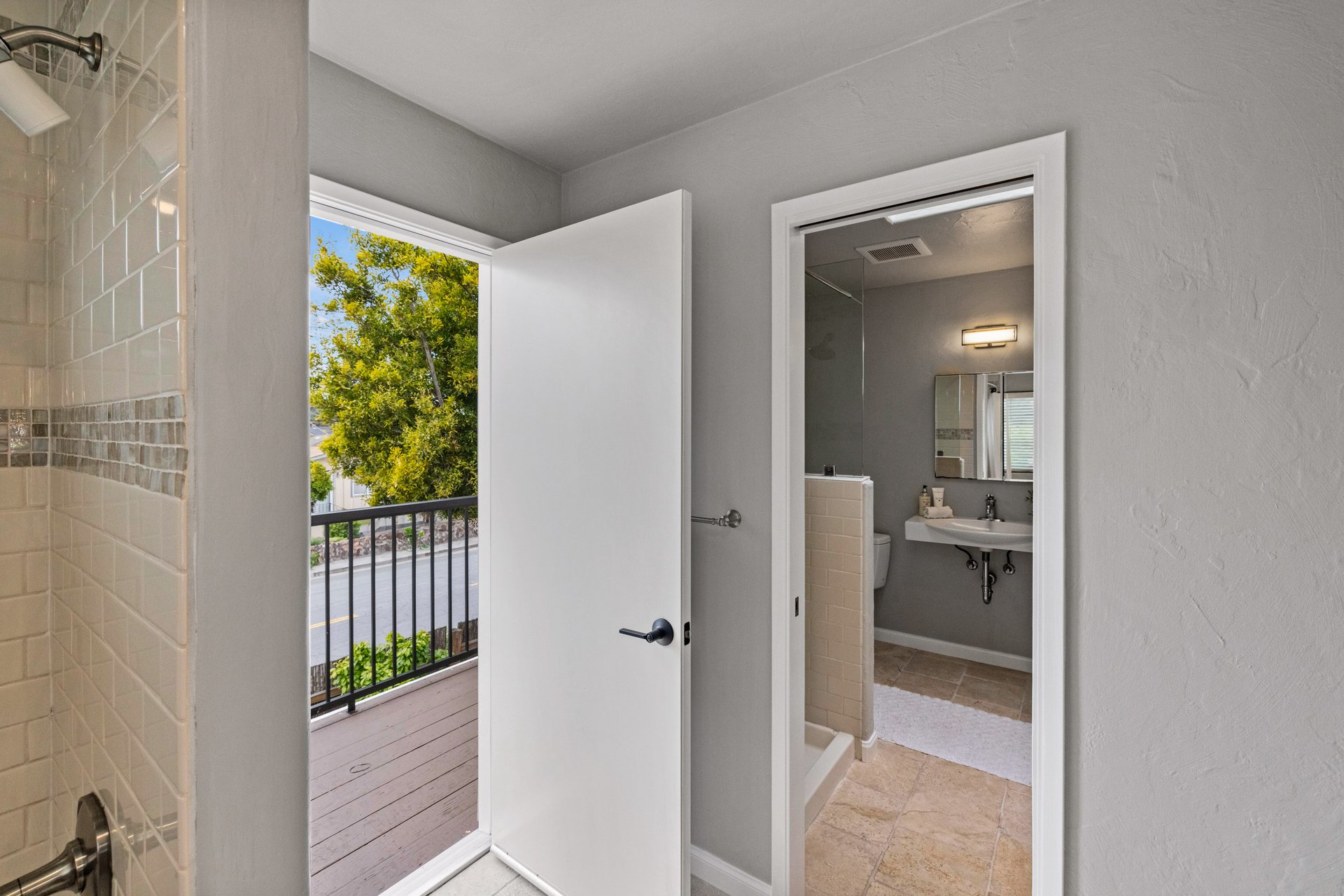 Monterey Sunbelt Living - 303 Del Robles Ave