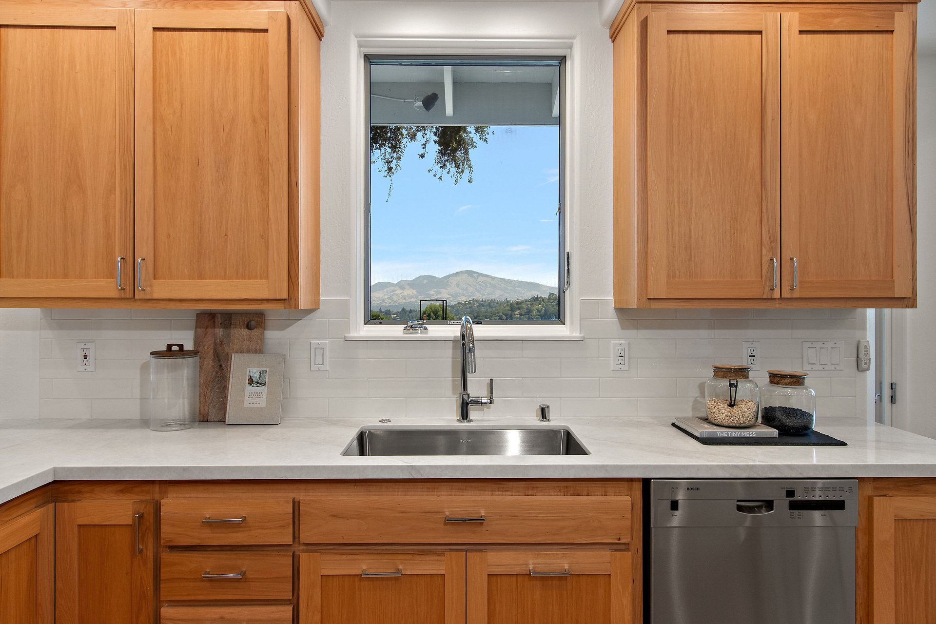 809 Mountain View Dr