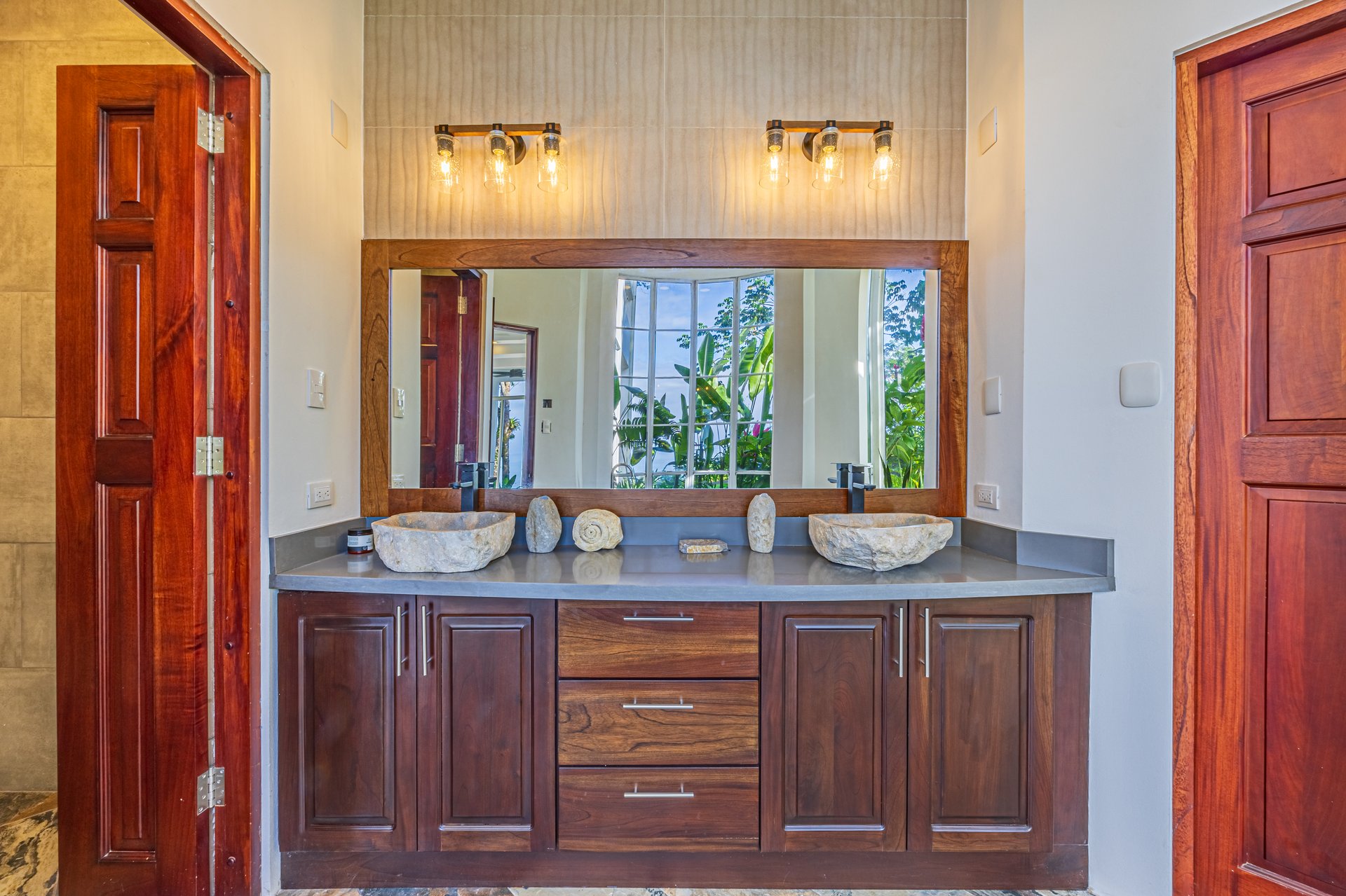 16 ACRES – 6 Bedroom Grand Estate With Guest House, 15 Minutes to Dominical, SPECTACULAR OCEAN VIEWS!!!