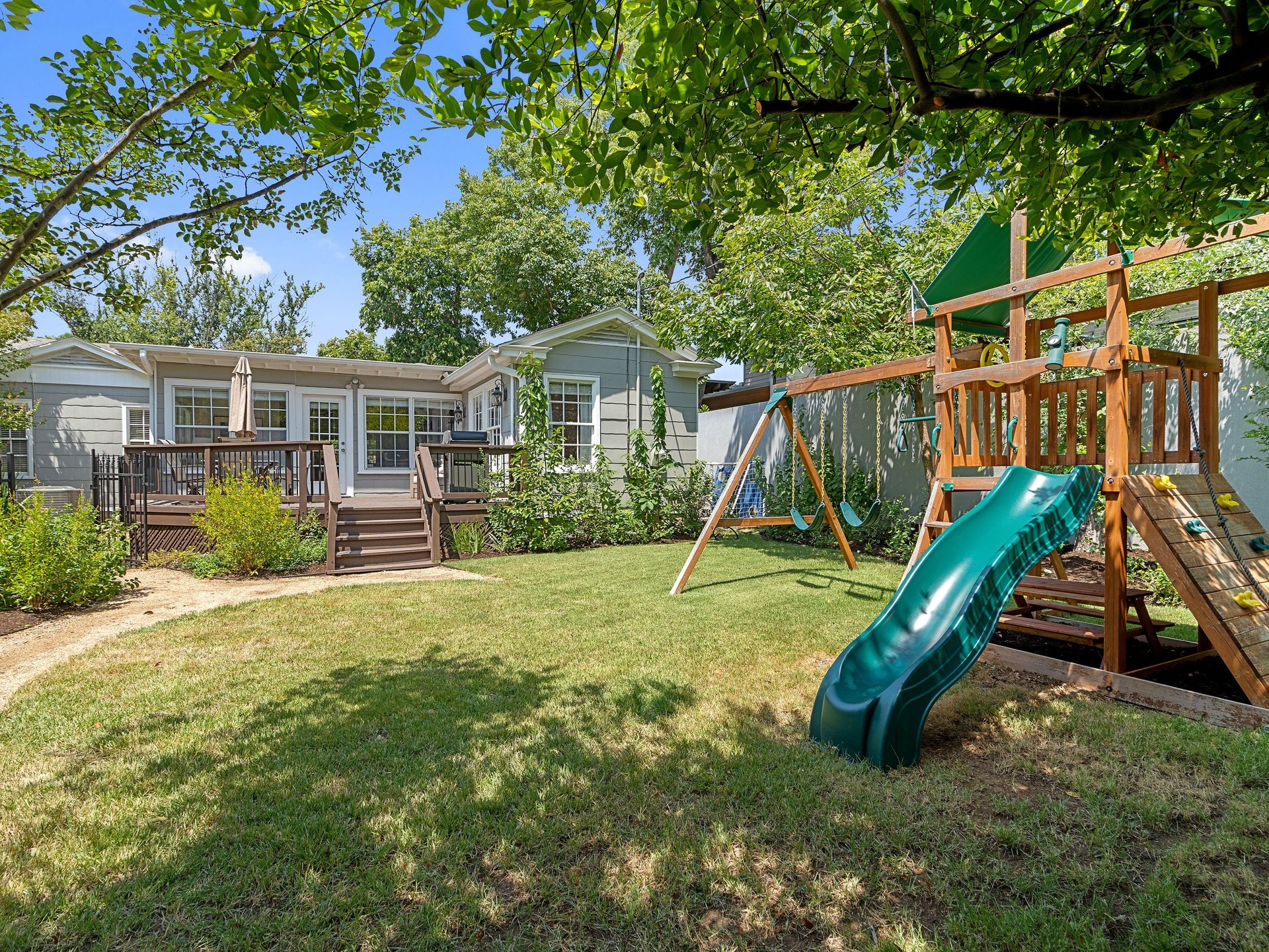 Modern Elegance in Bryker Woods
