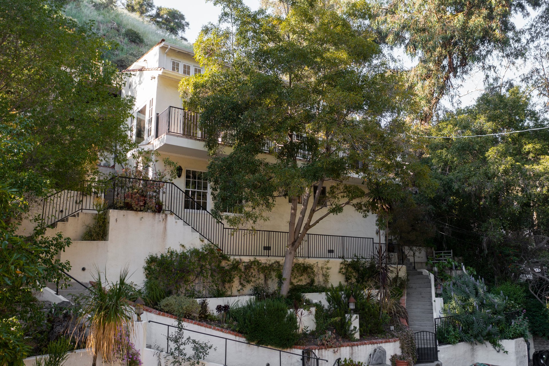 9807 Portola Dr