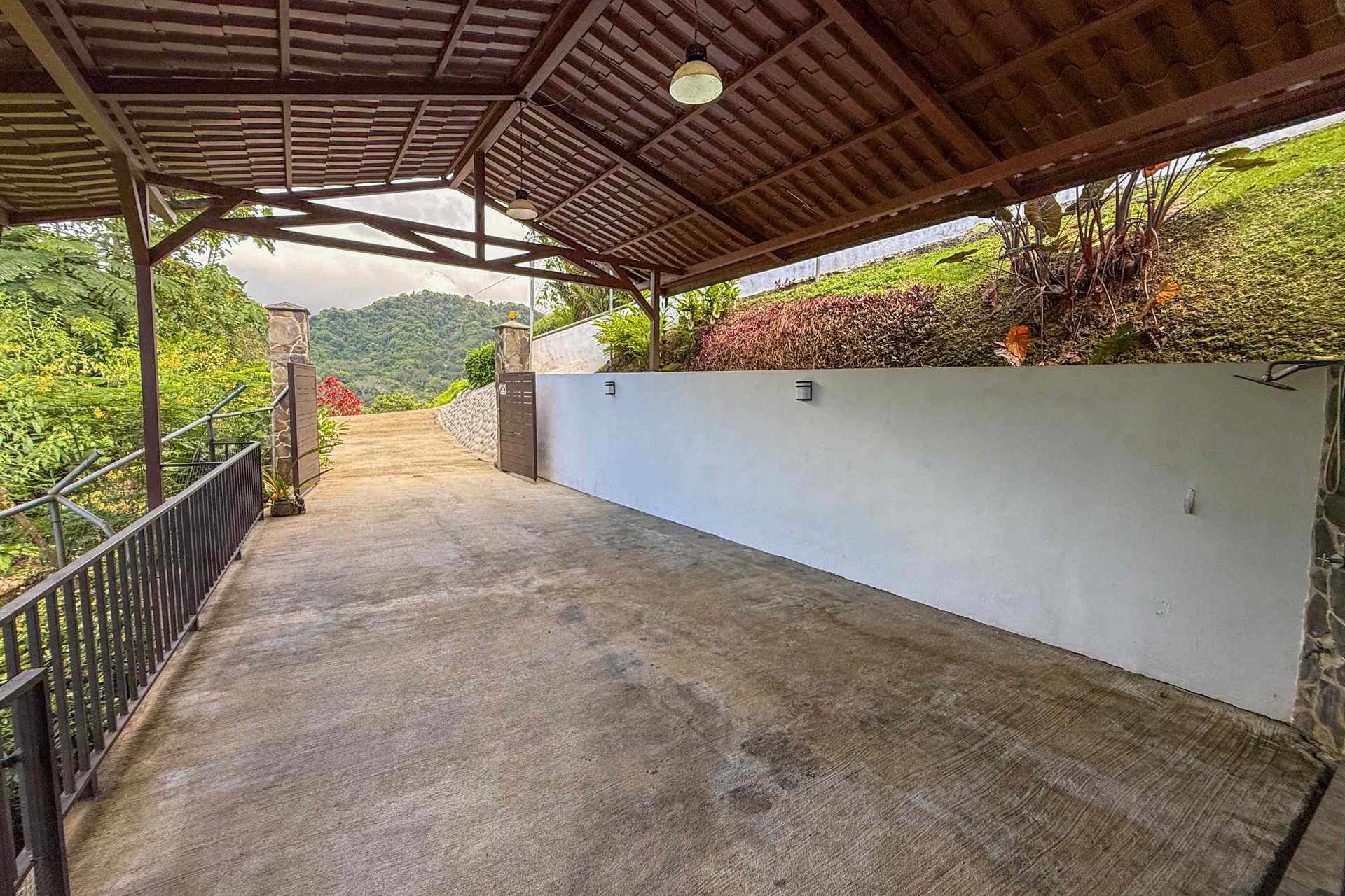 Panoramic Ocean View 4-Bedroom Home with Big Pool & Ample Space to Entertain in Ojochal Costa Rica