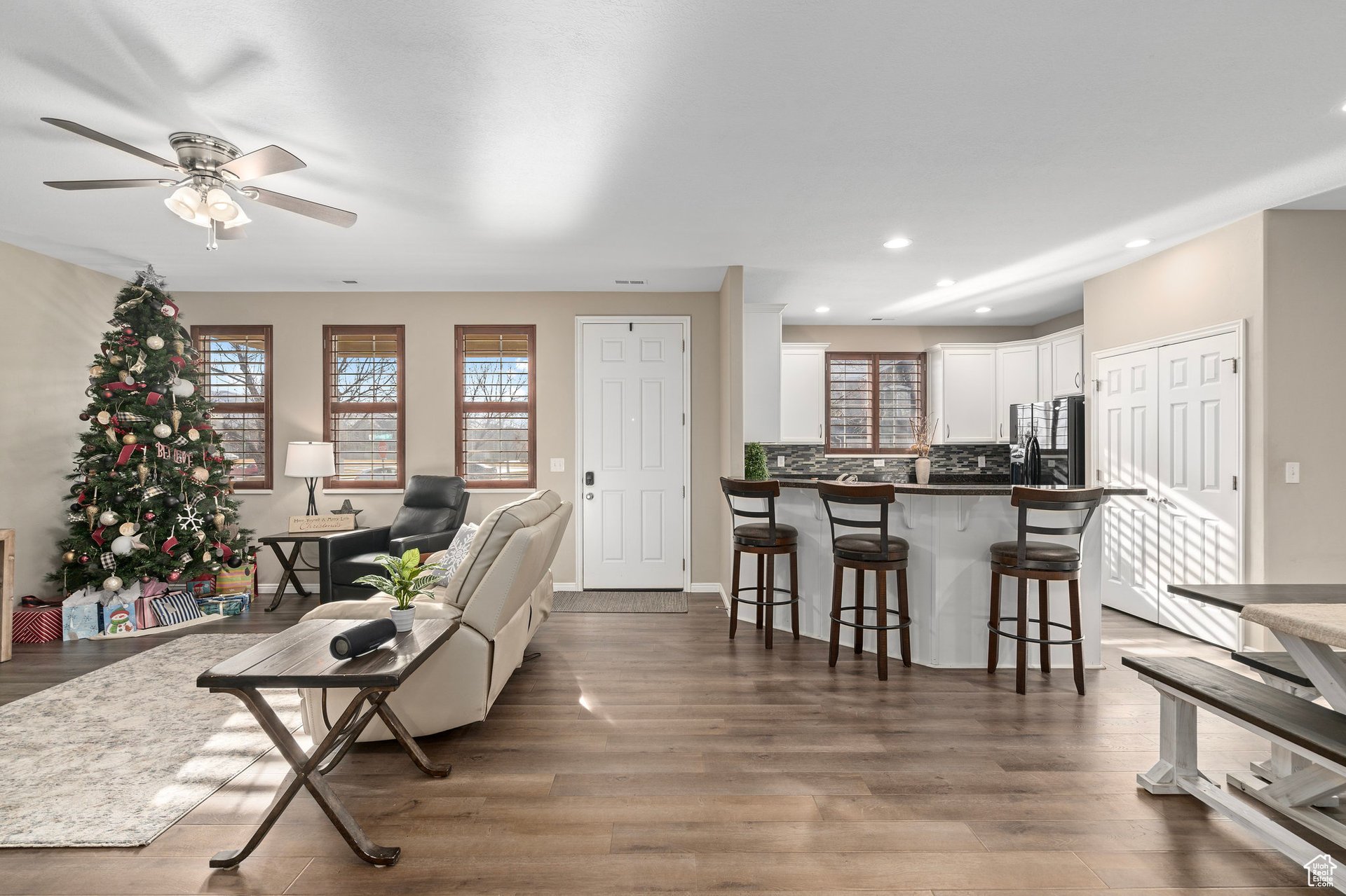 872 W Berkeley Dr