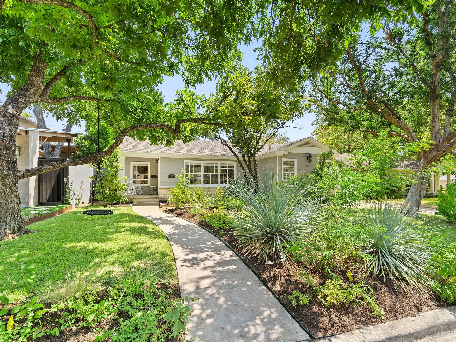 Modern Elegance in Bryker Woods