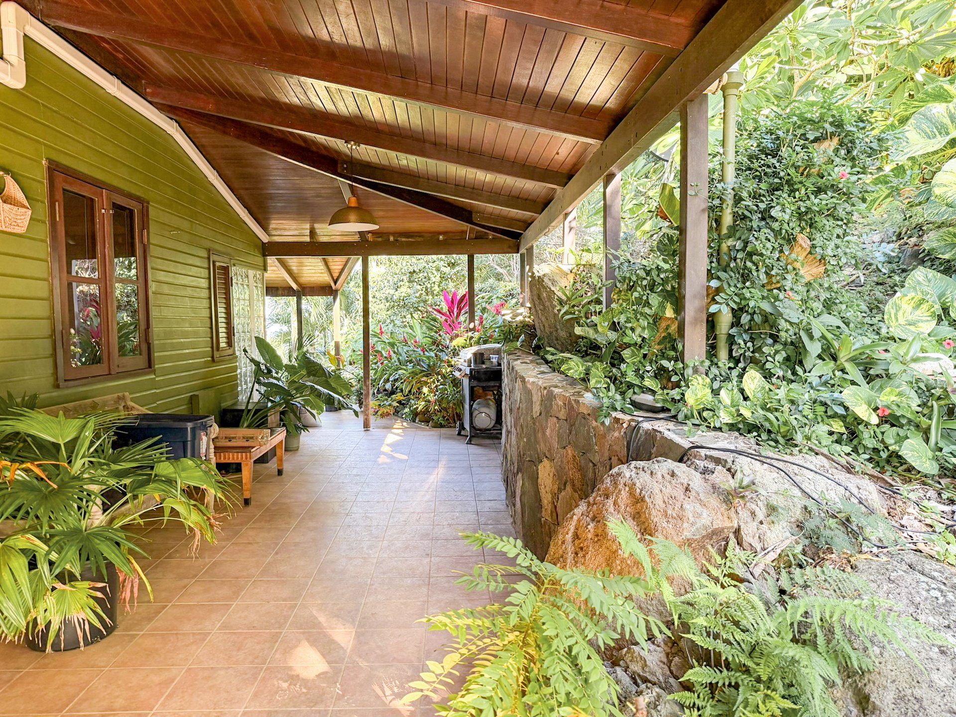 1105 Villa Botanica