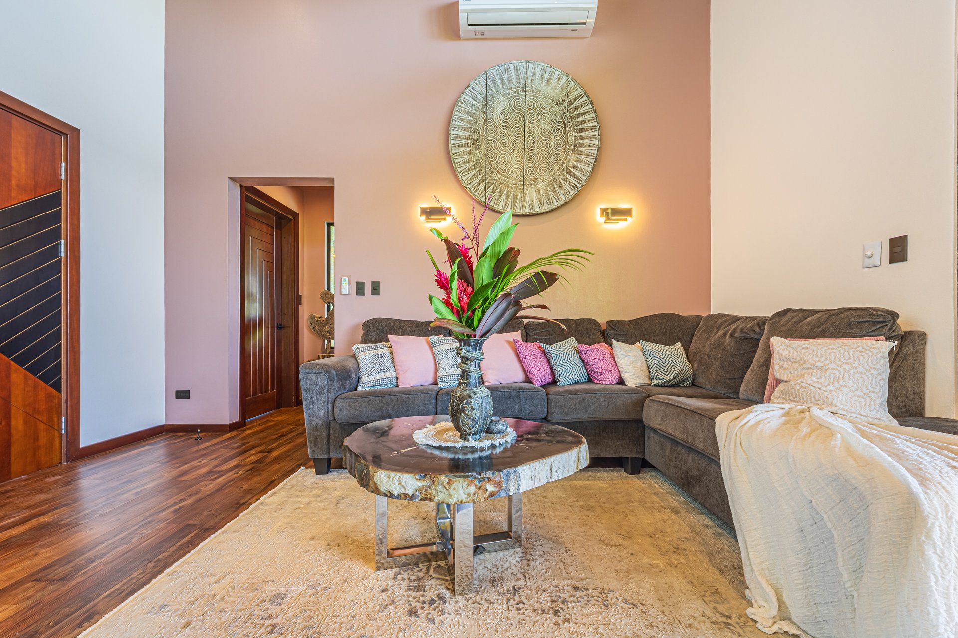 Casa Markissa – Luxury Oceanview Villa with Proven Rental Income.