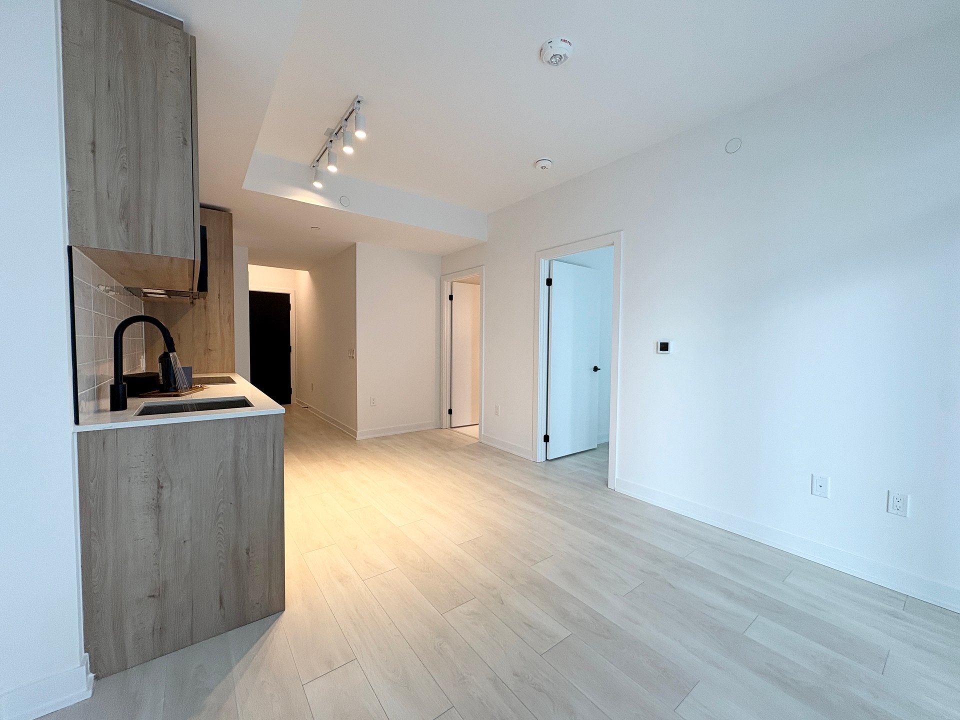 117 Broadway Ave W Unit: 2401