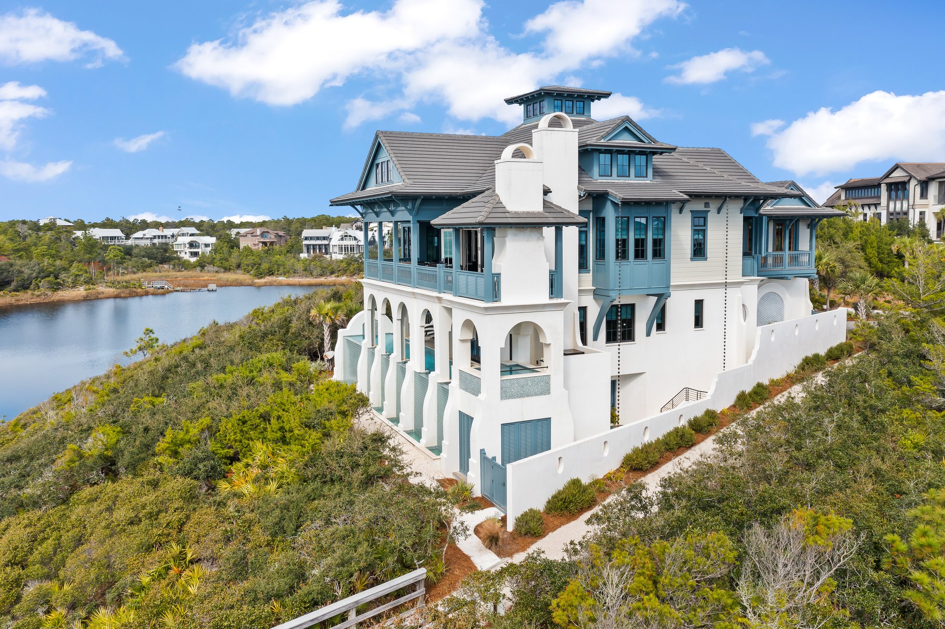 243 W Bermuda Dr