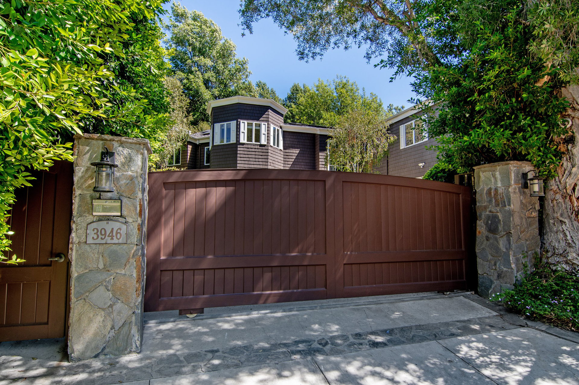 3946 Stone Canyon Ave