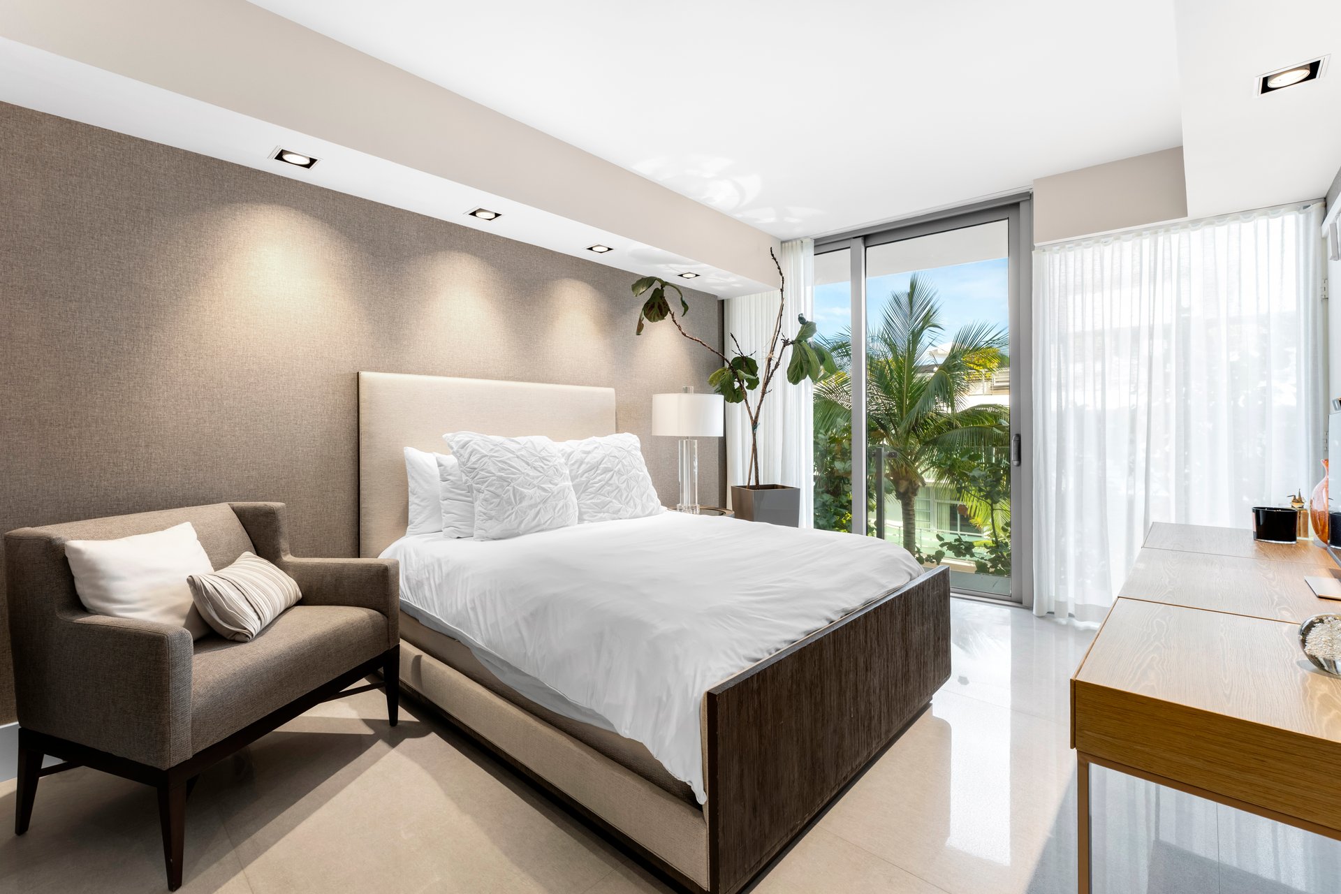 1 Collins Ave