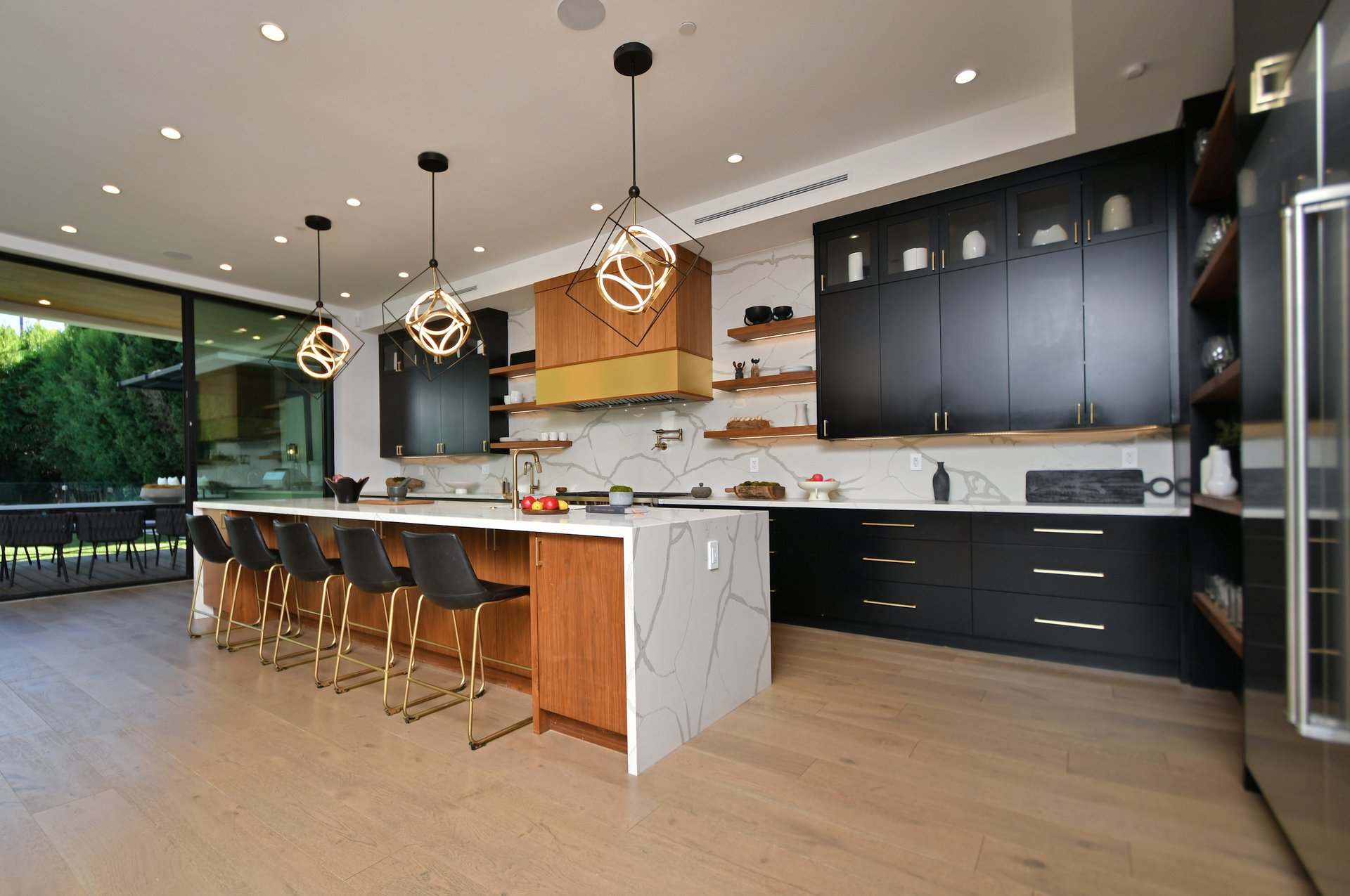 4544 Woodley Ave