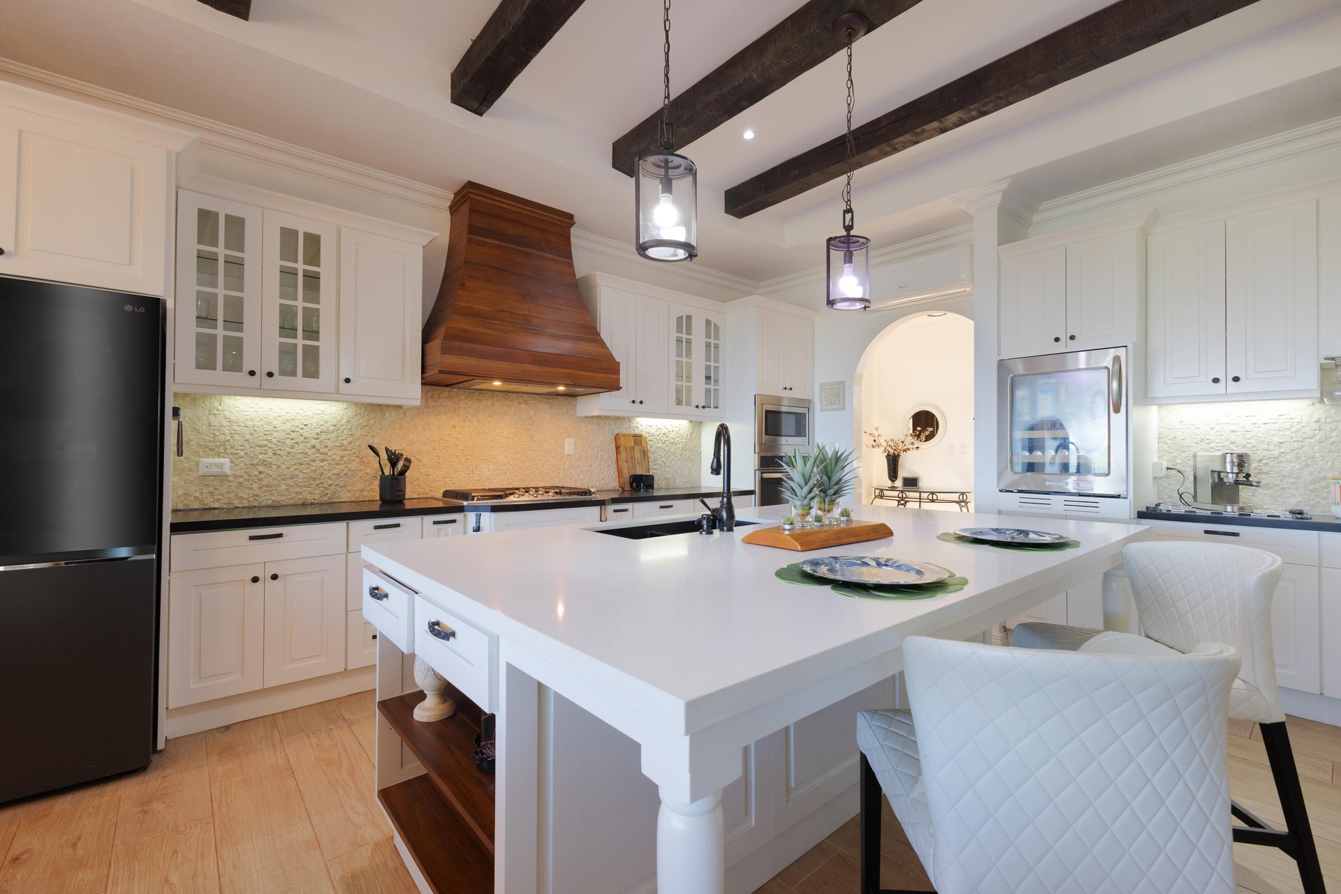 CASA ORQUIDEA – LUXURY HOME WITH OCEAN VIEWS IN GATED COMMUNITY