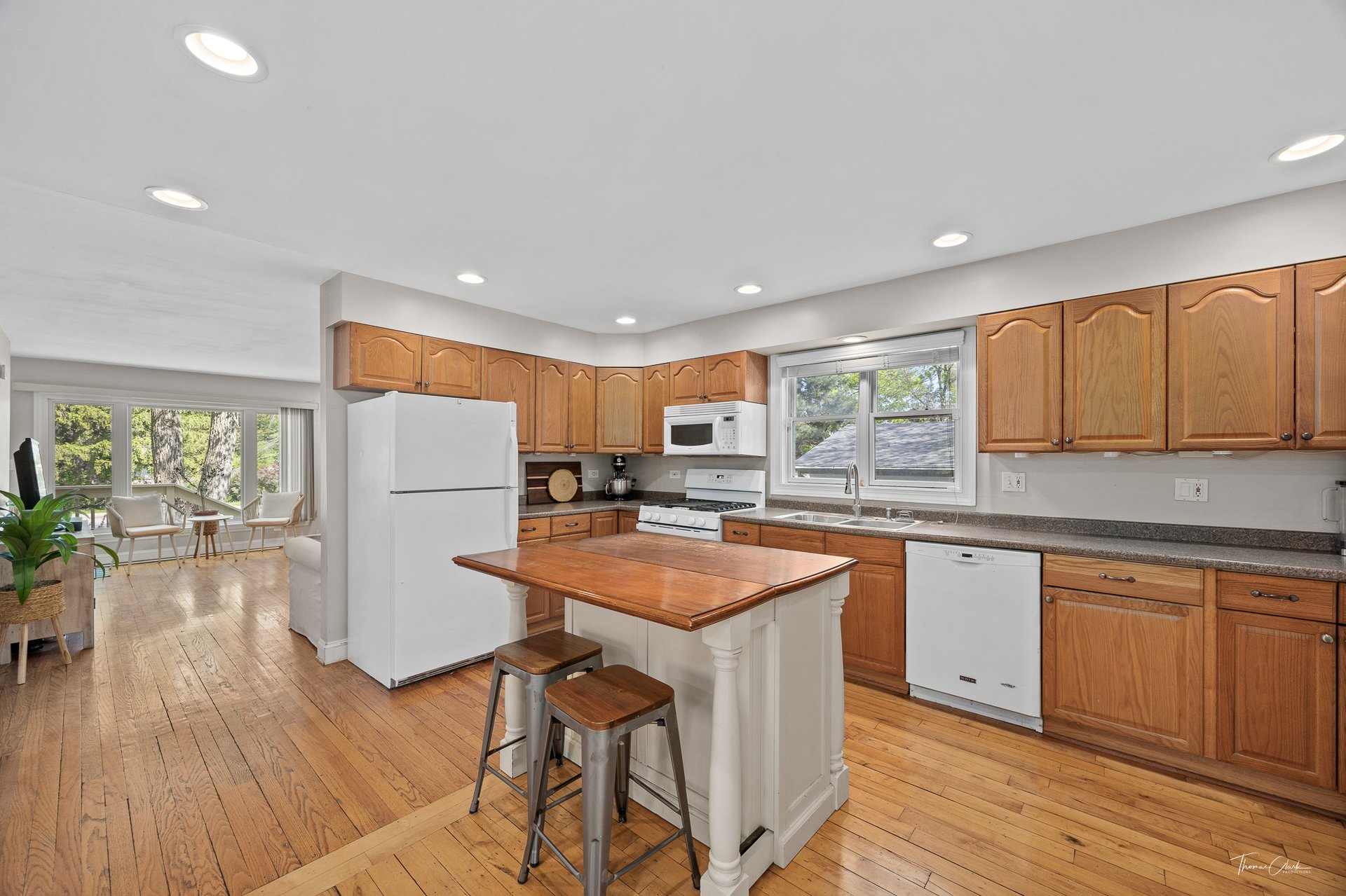 4046 Fairview Ave, Downers Grove