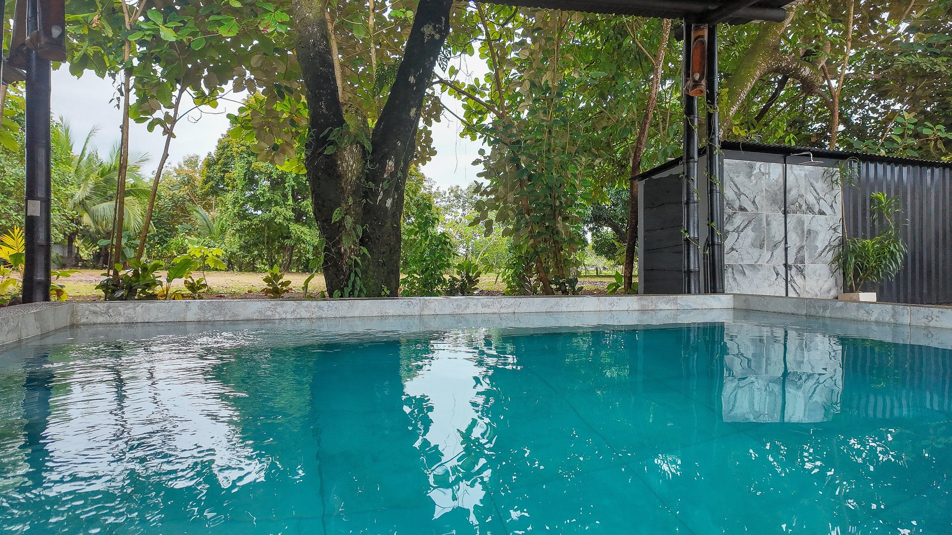 Contemporary 3-bed home surrounded by Uvita’s services and amenities but just a short stroll to tropical beaches