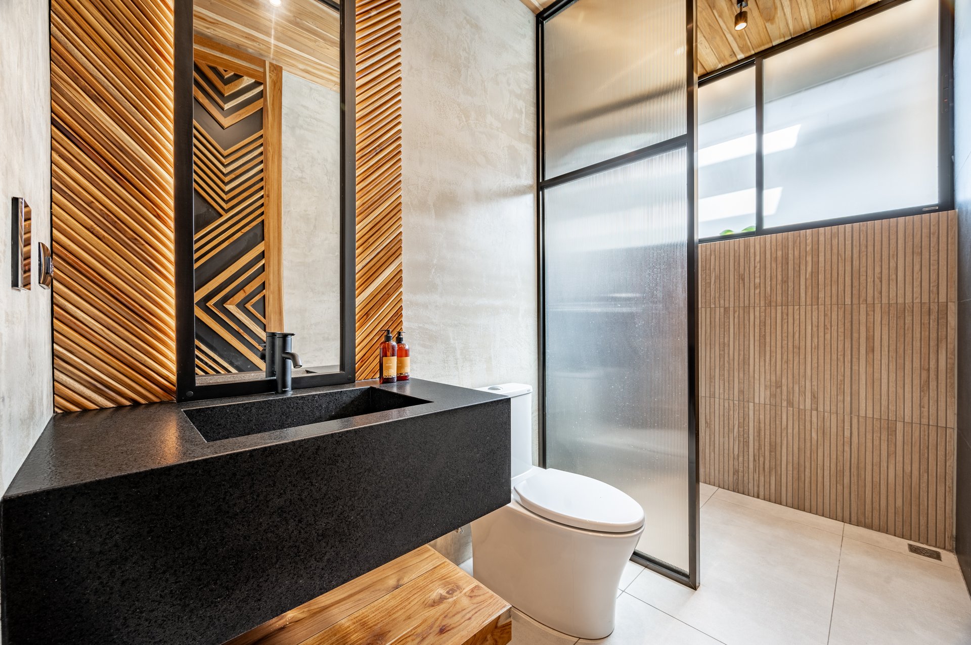Casa Uchuva | Architectural Harmony of Wood, Stone, and Light