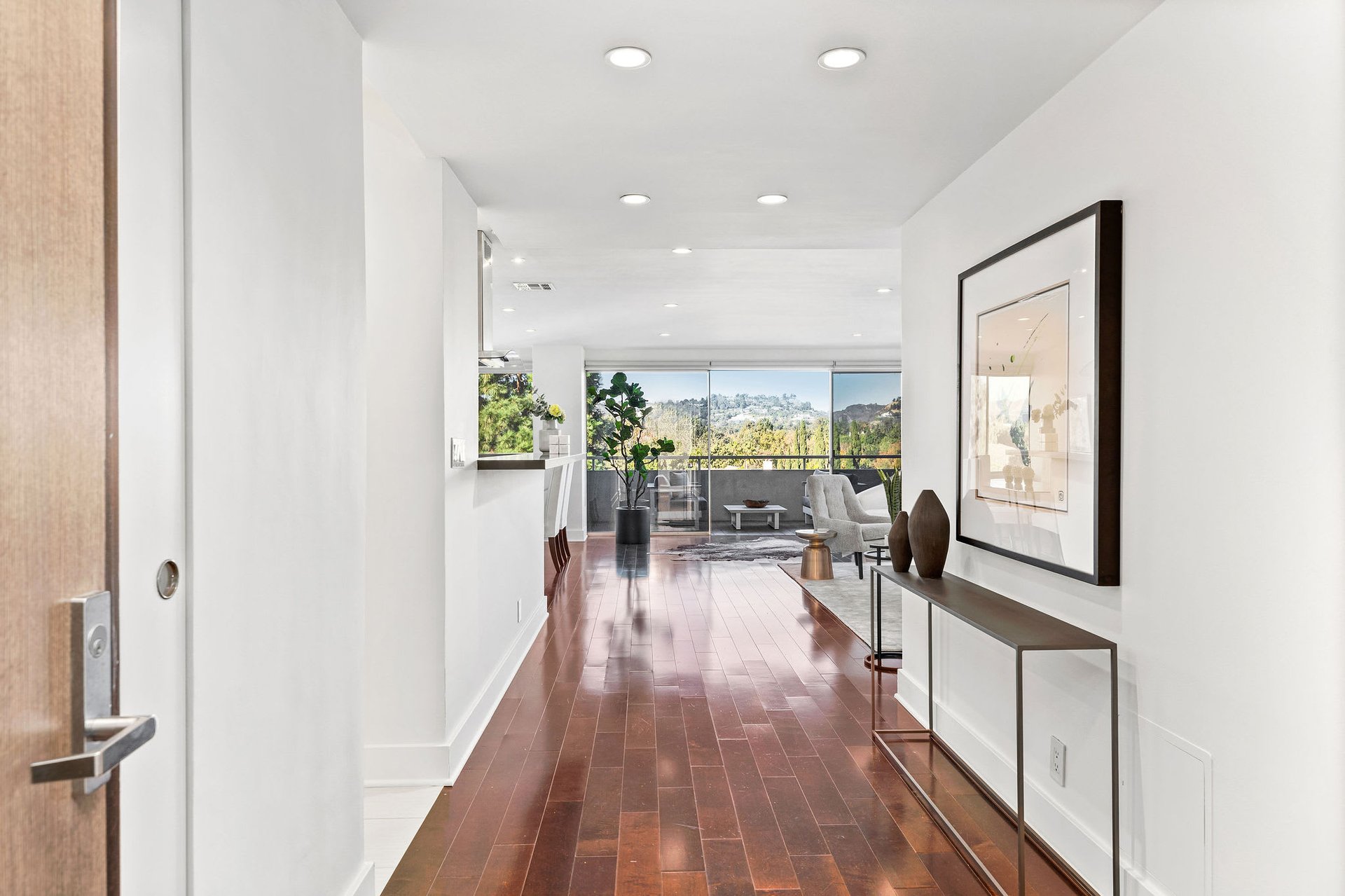 The Comstock #8A, Wilshire Corridor
