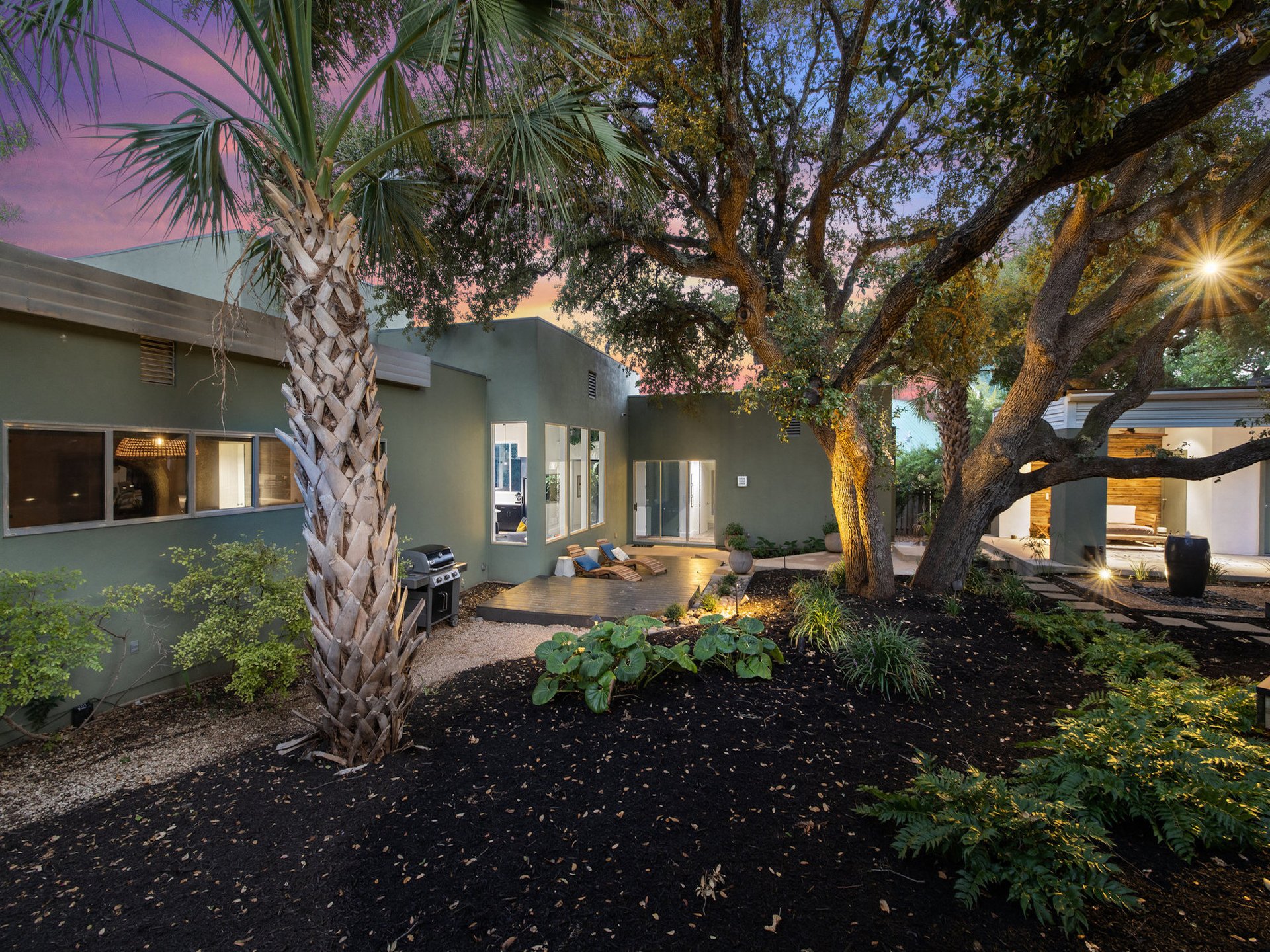 2700 De Soto DR
