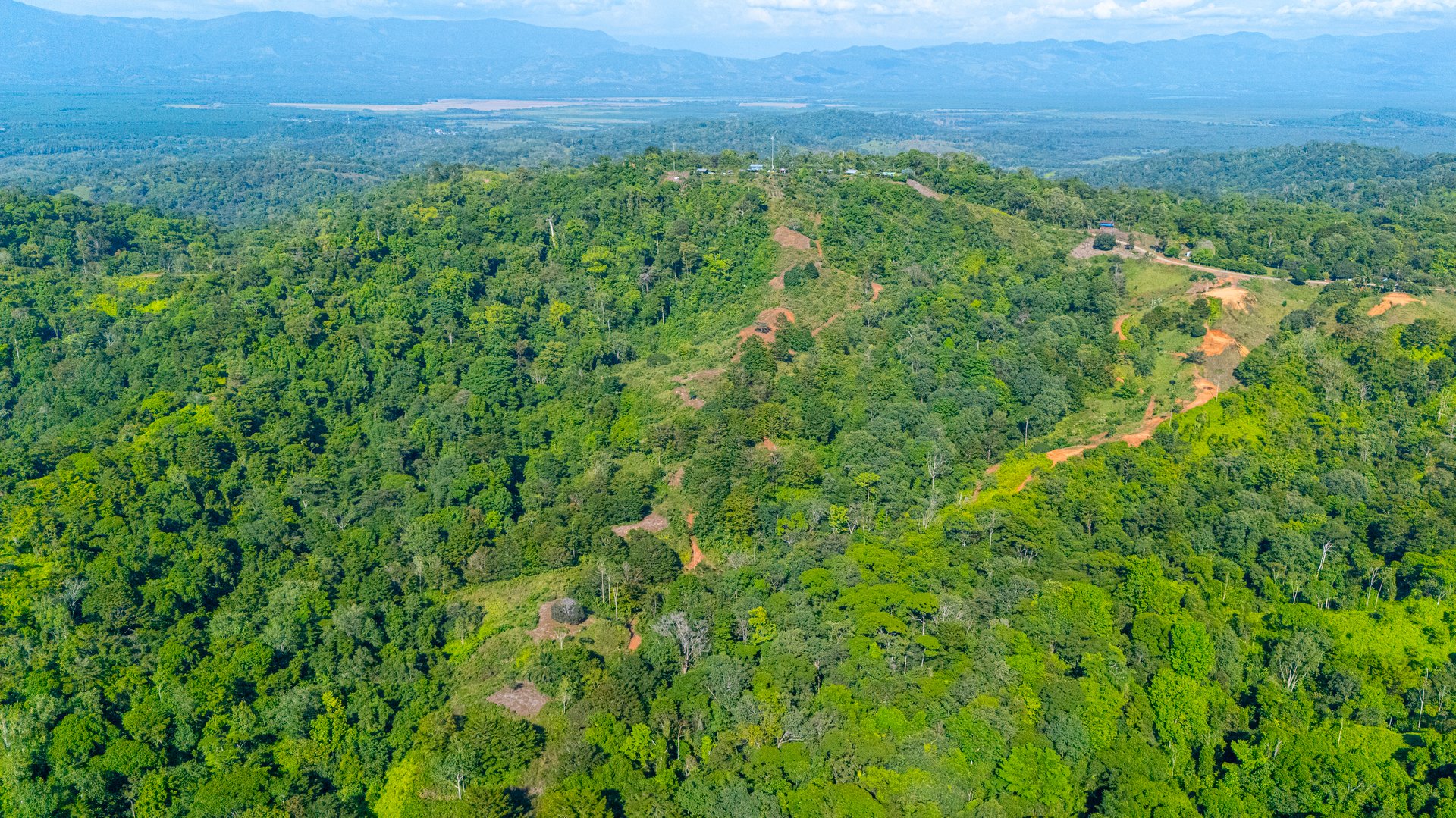 67 acres development (15 titled lots) with breathtaking views in Sierpe