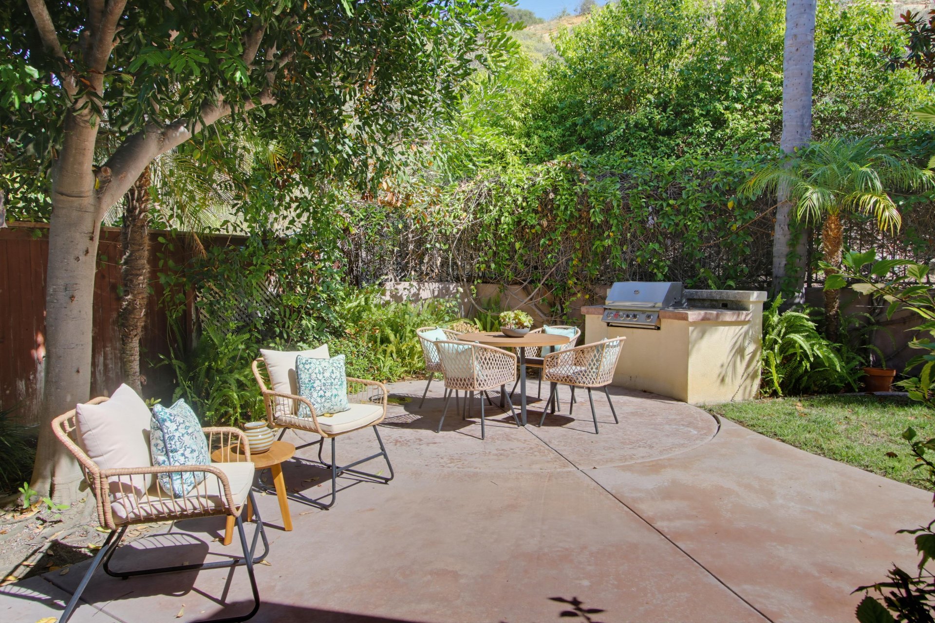 1241 White Sands Dr
