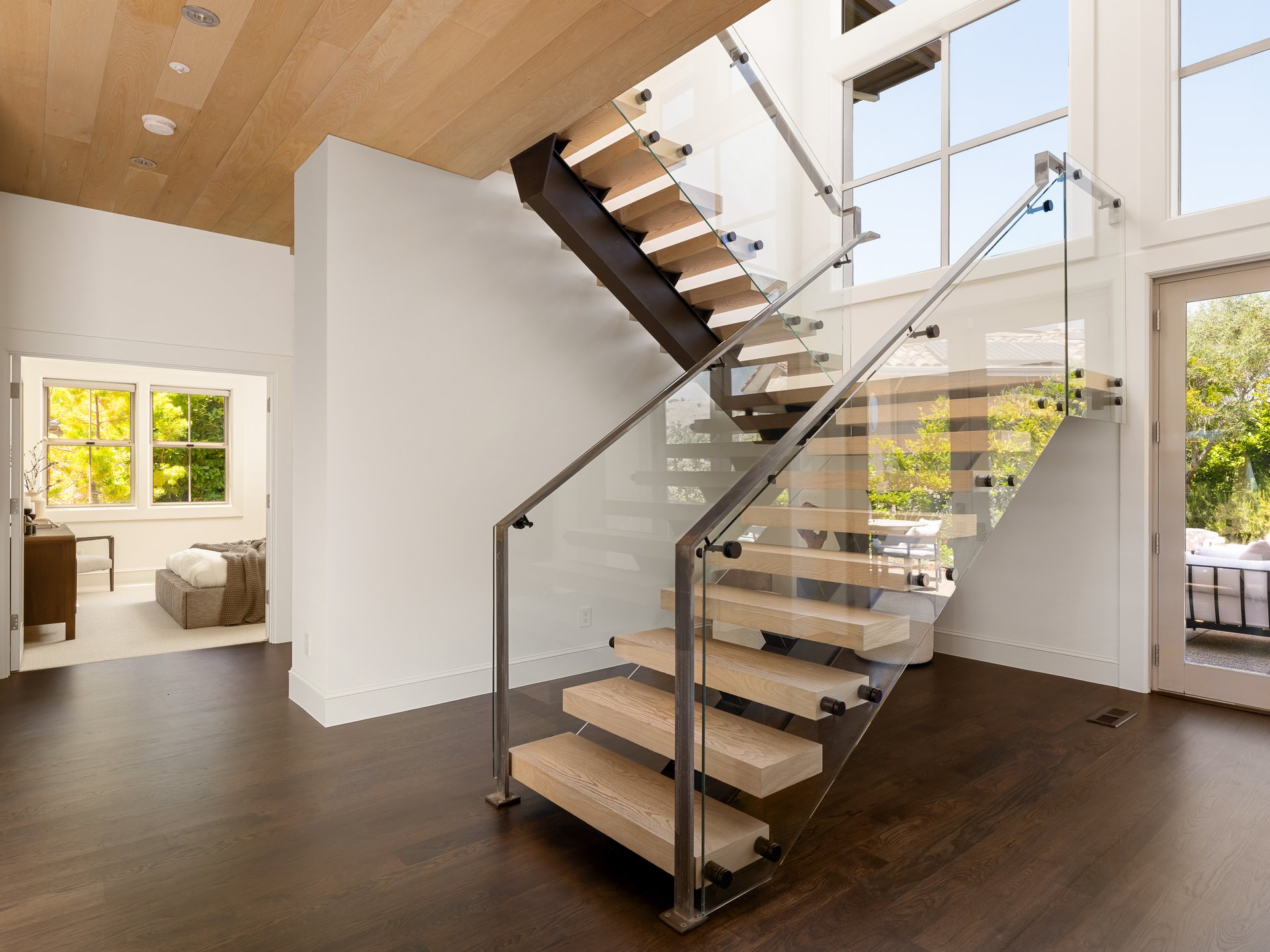 Architectural Modernism, Bay Views, and Exceptional Outdoor Living