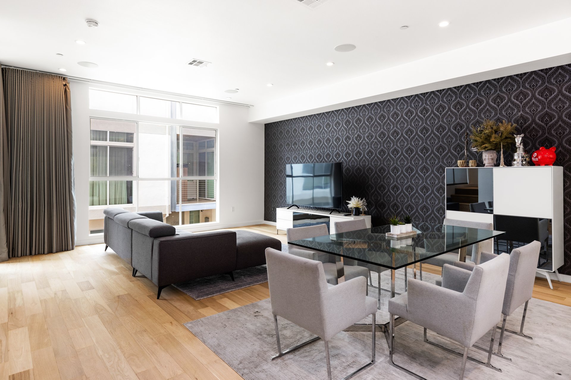 Hepburn Ave, 90038