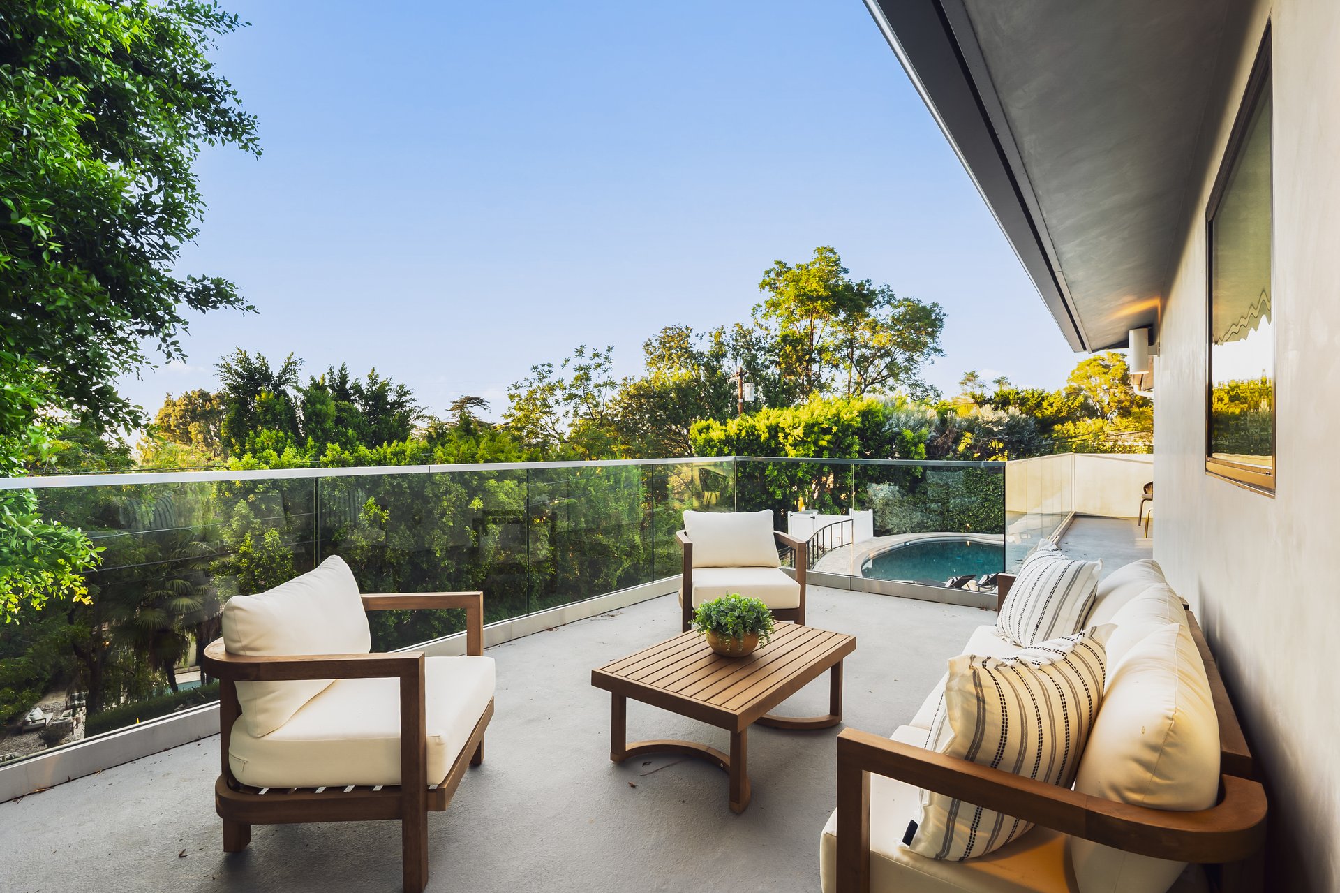 18065 Boris Dr, Encino