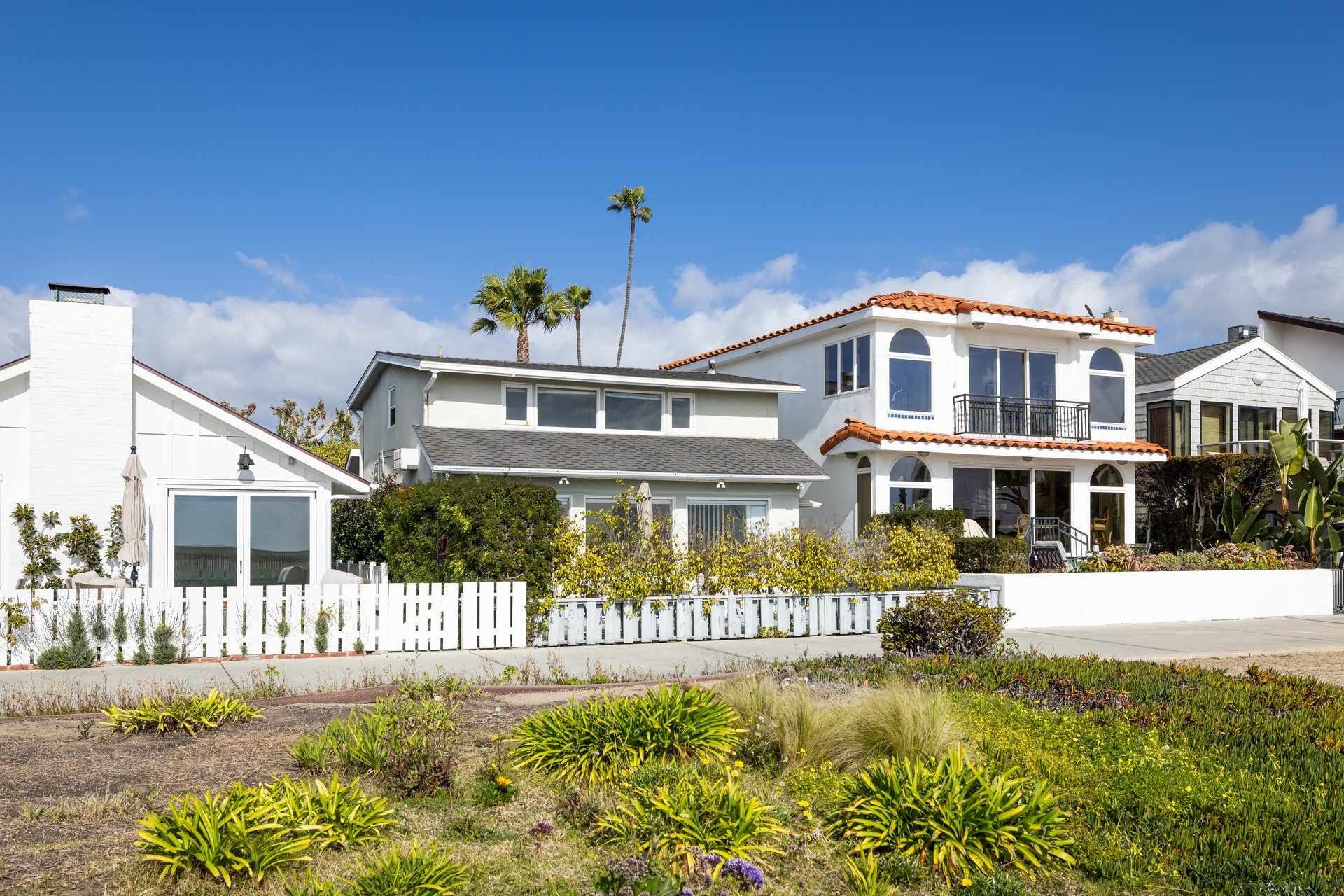 1309 E Balboa Boulevard