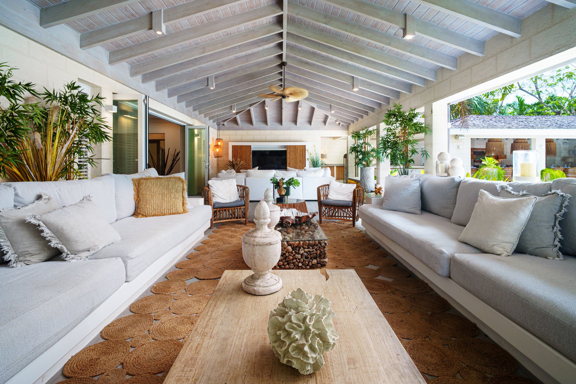 Villa Aama, Aquarius