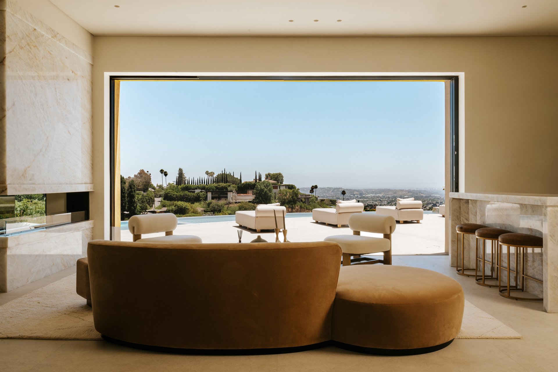9262 Thrush Way, Hollywood Hills