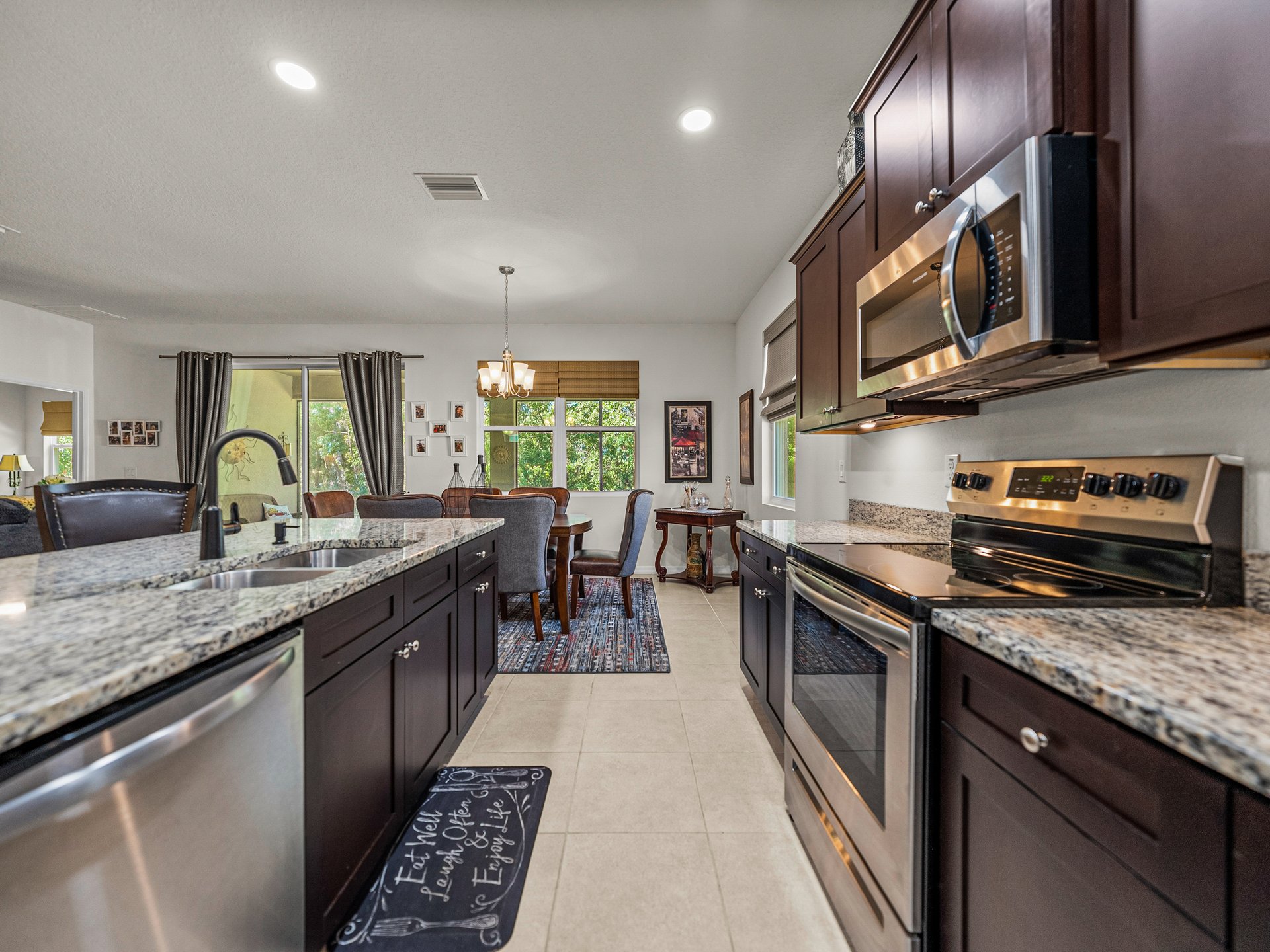 12669 EASTPOINTE DR