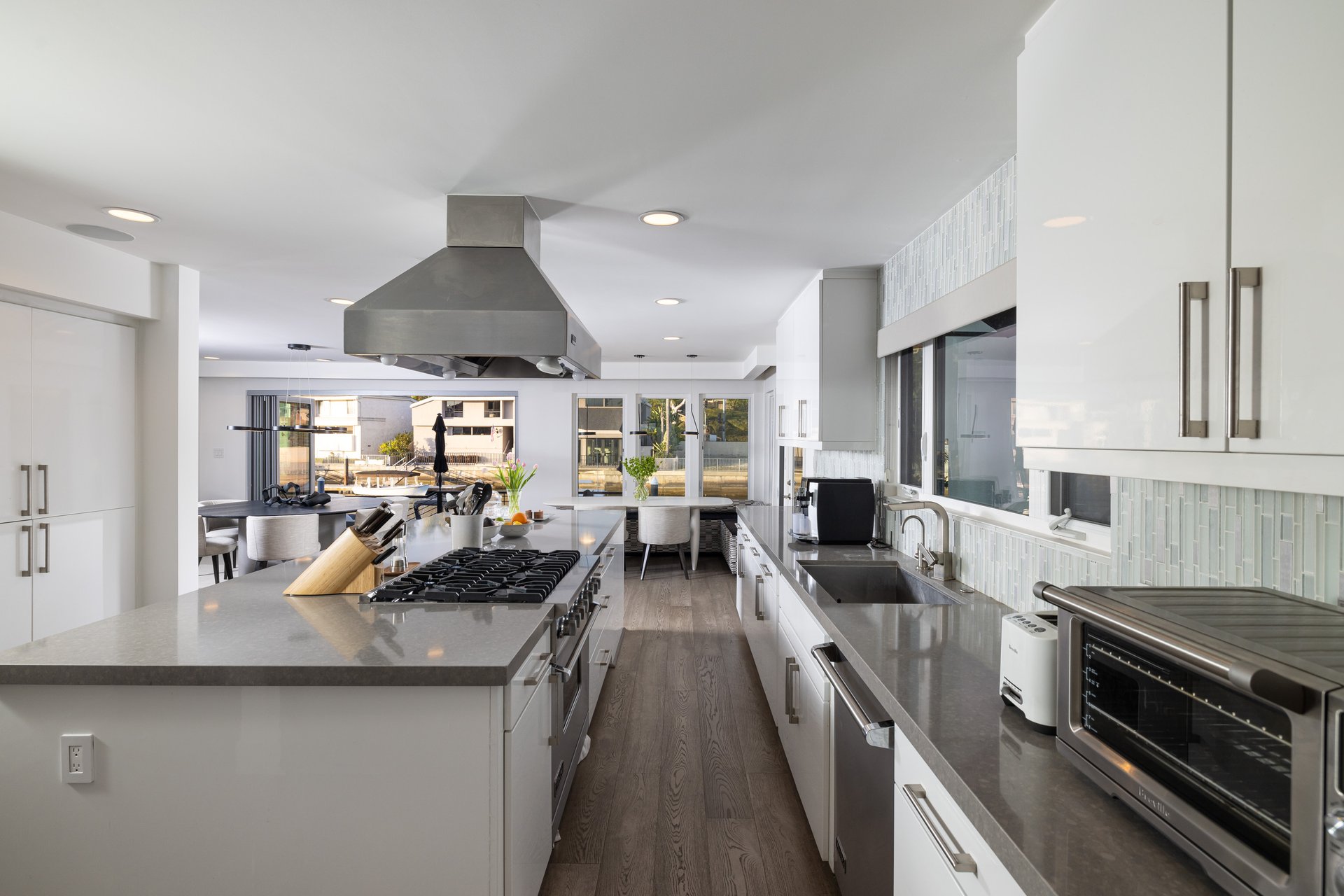 748 Harbor Island Drive