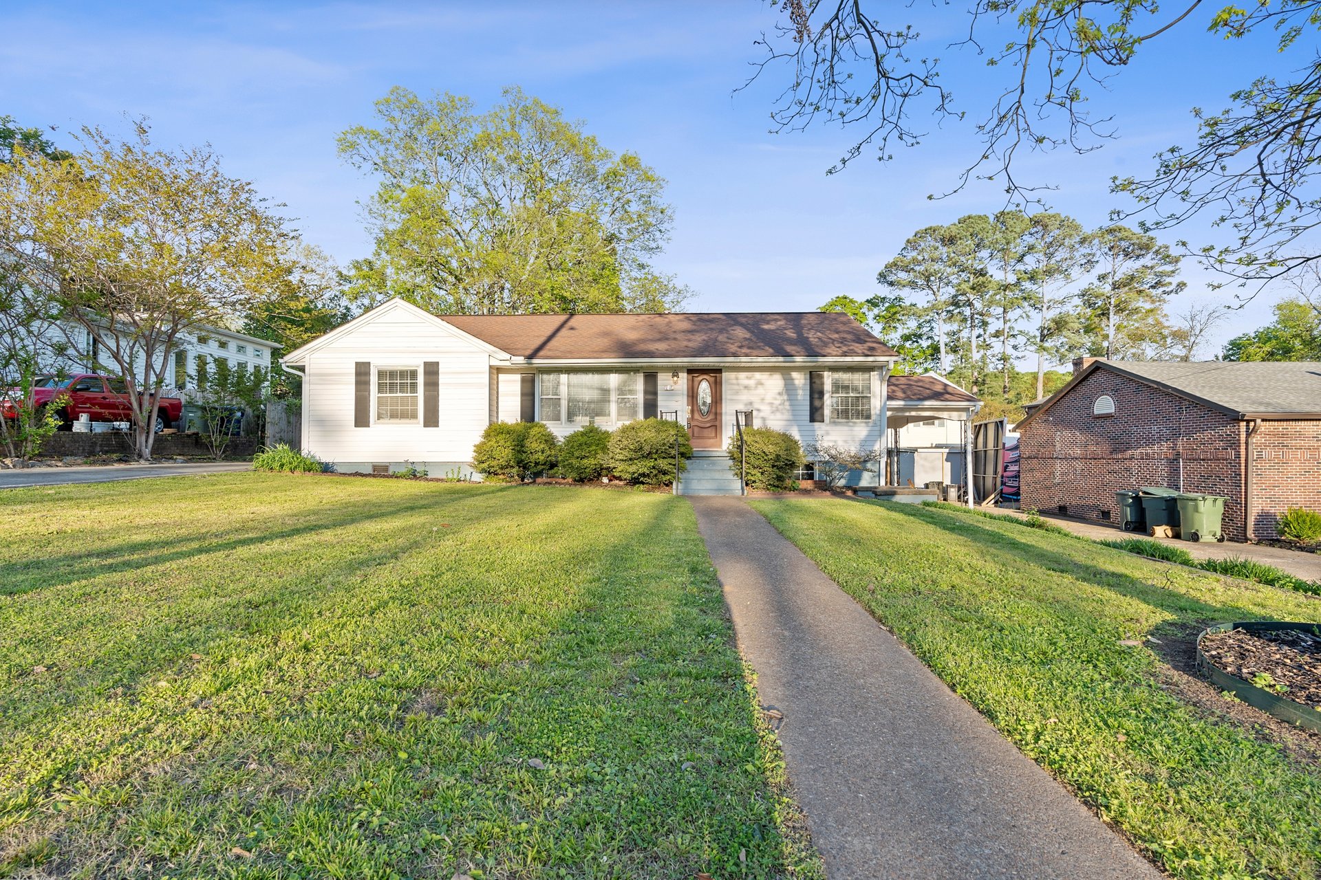 FOUR Bedroom in the Hospital District!! Basement great for storage!