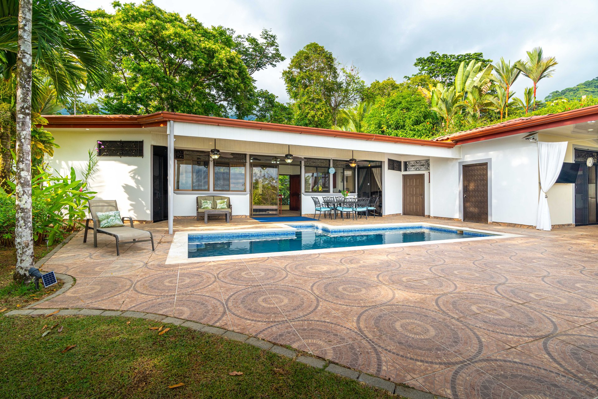 Expansive Ocean Views, Central Ojochal - 3 bed, 3 bath!