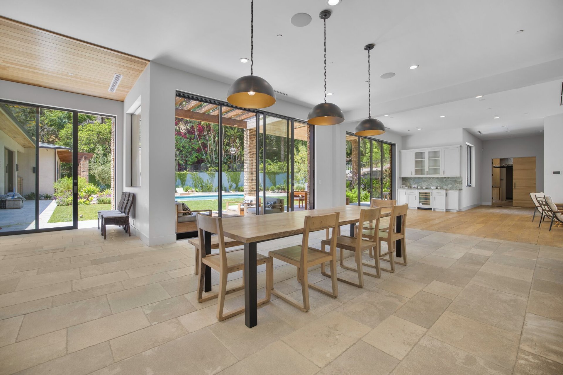 Bowmont Dr, 90210
