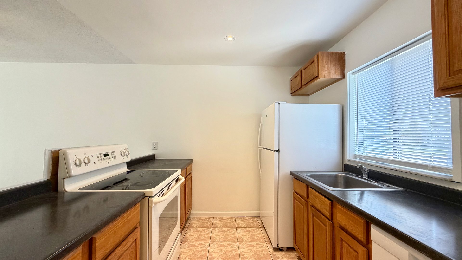 Lake Baldwin Area 2-Bedroom Townhouse for Lease