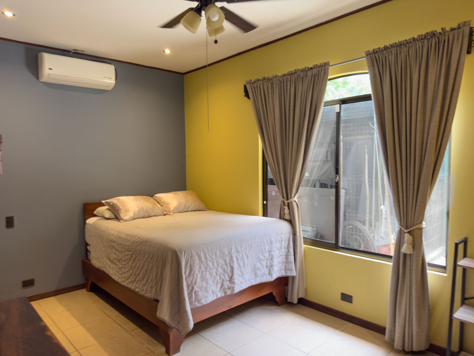 Naranjito corner lot house