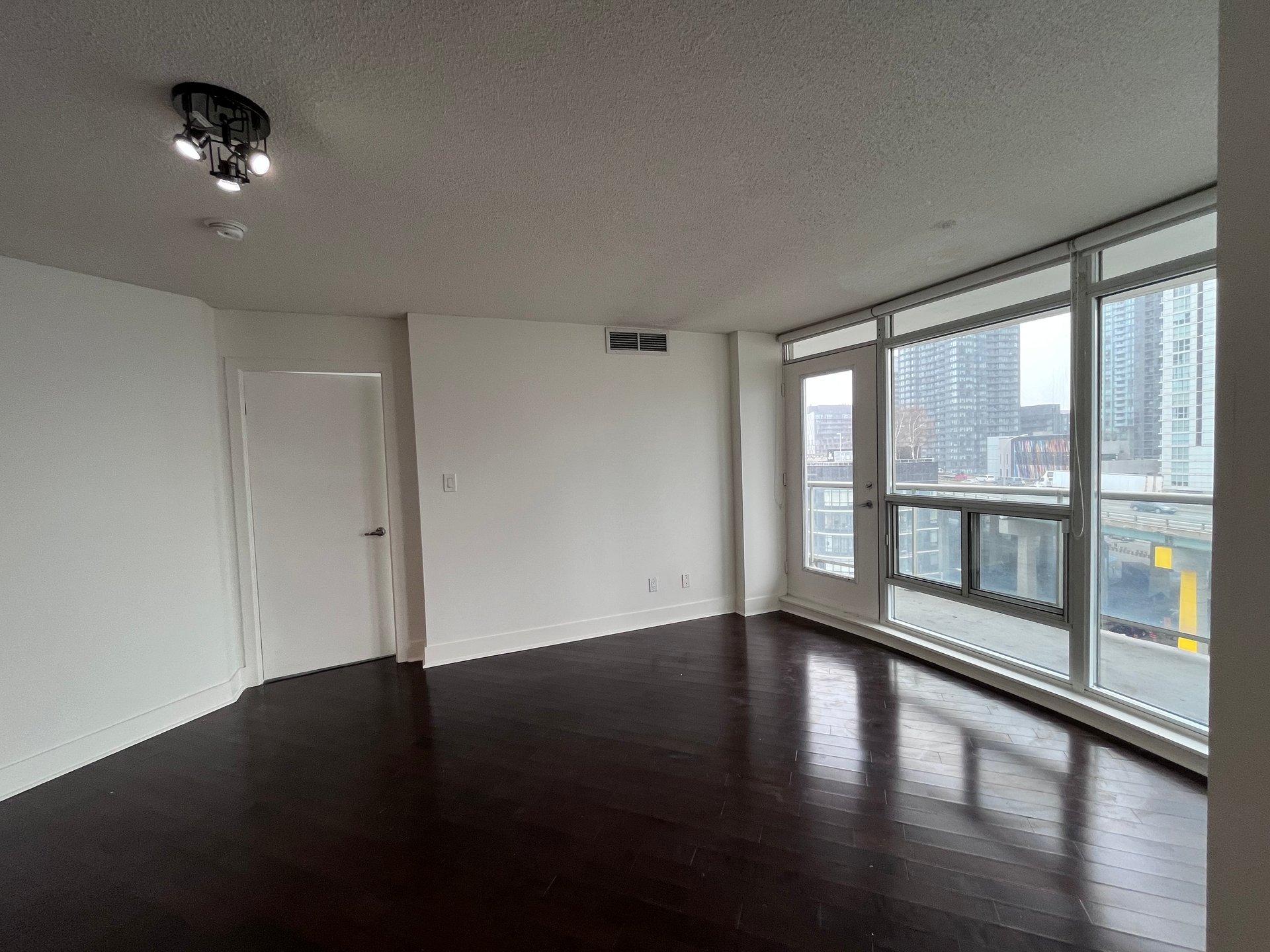 550 Queens Quay  911
