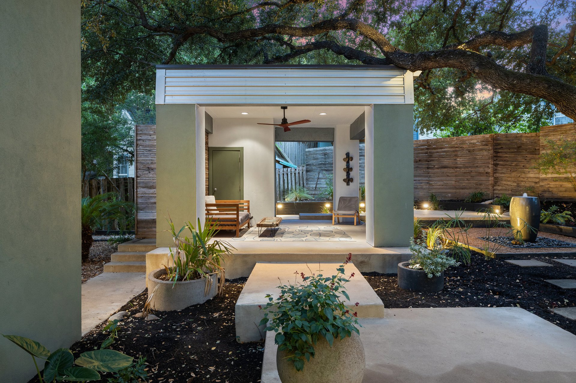 2700 De Soto DR