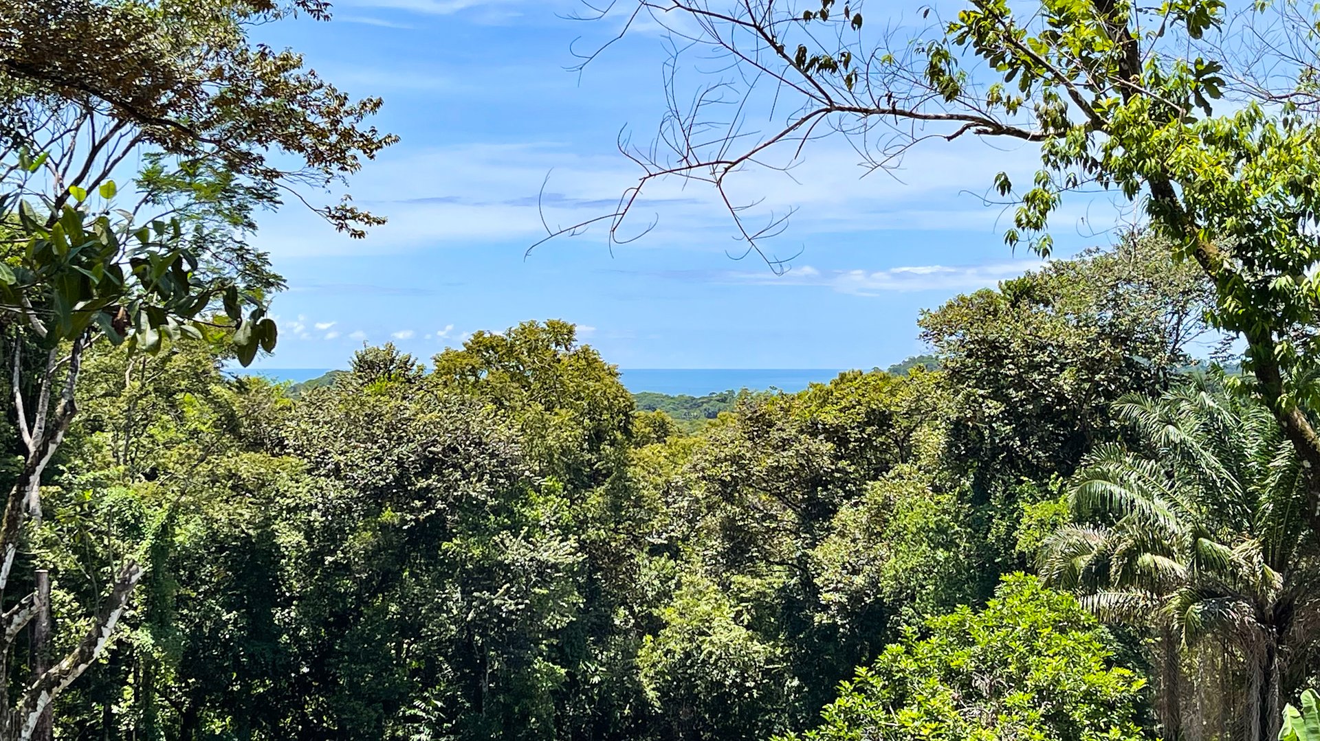 Exquisite Modern Retreat with Ocean and Mountain Views in Ojochal, Costa Rica