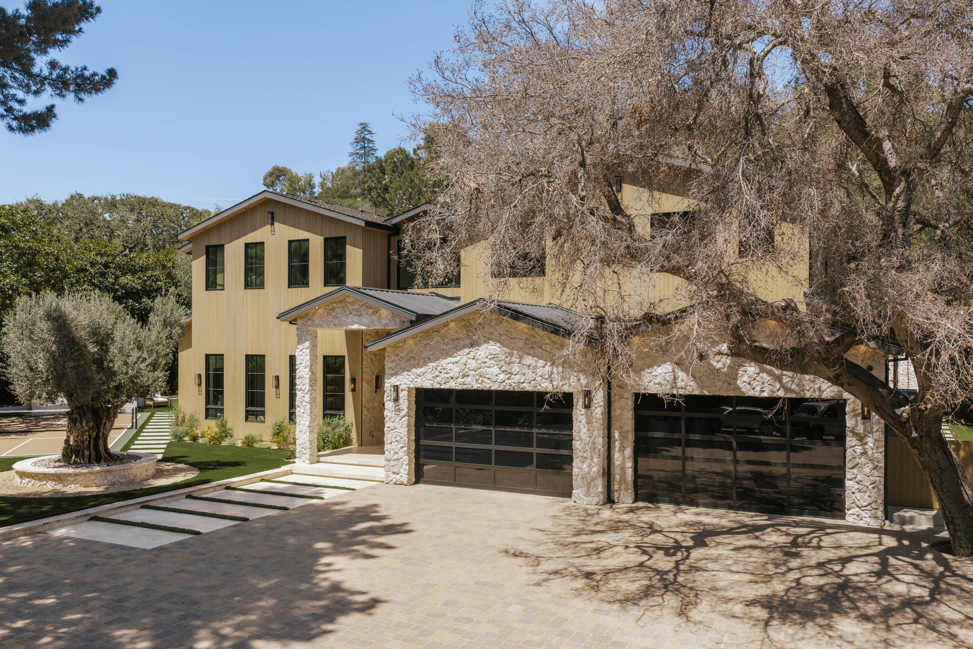 2130 Mandeville Canyon Rd